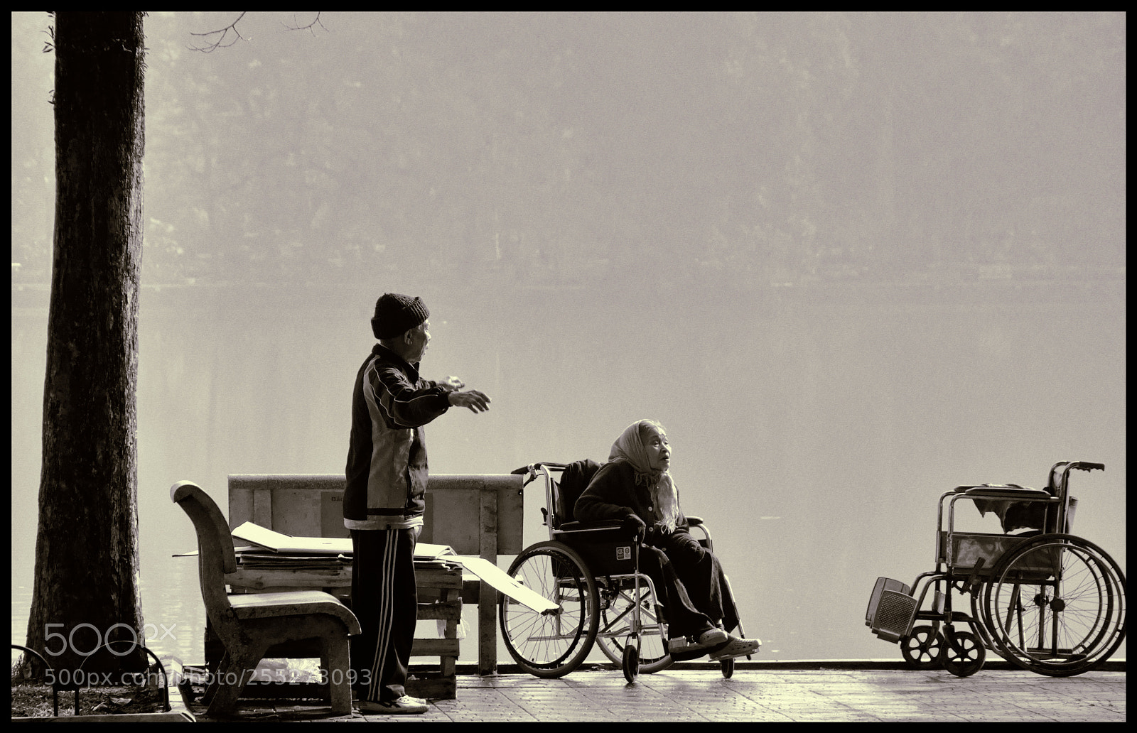Nikon D90 sample photo. Elderly couple beside ho photography