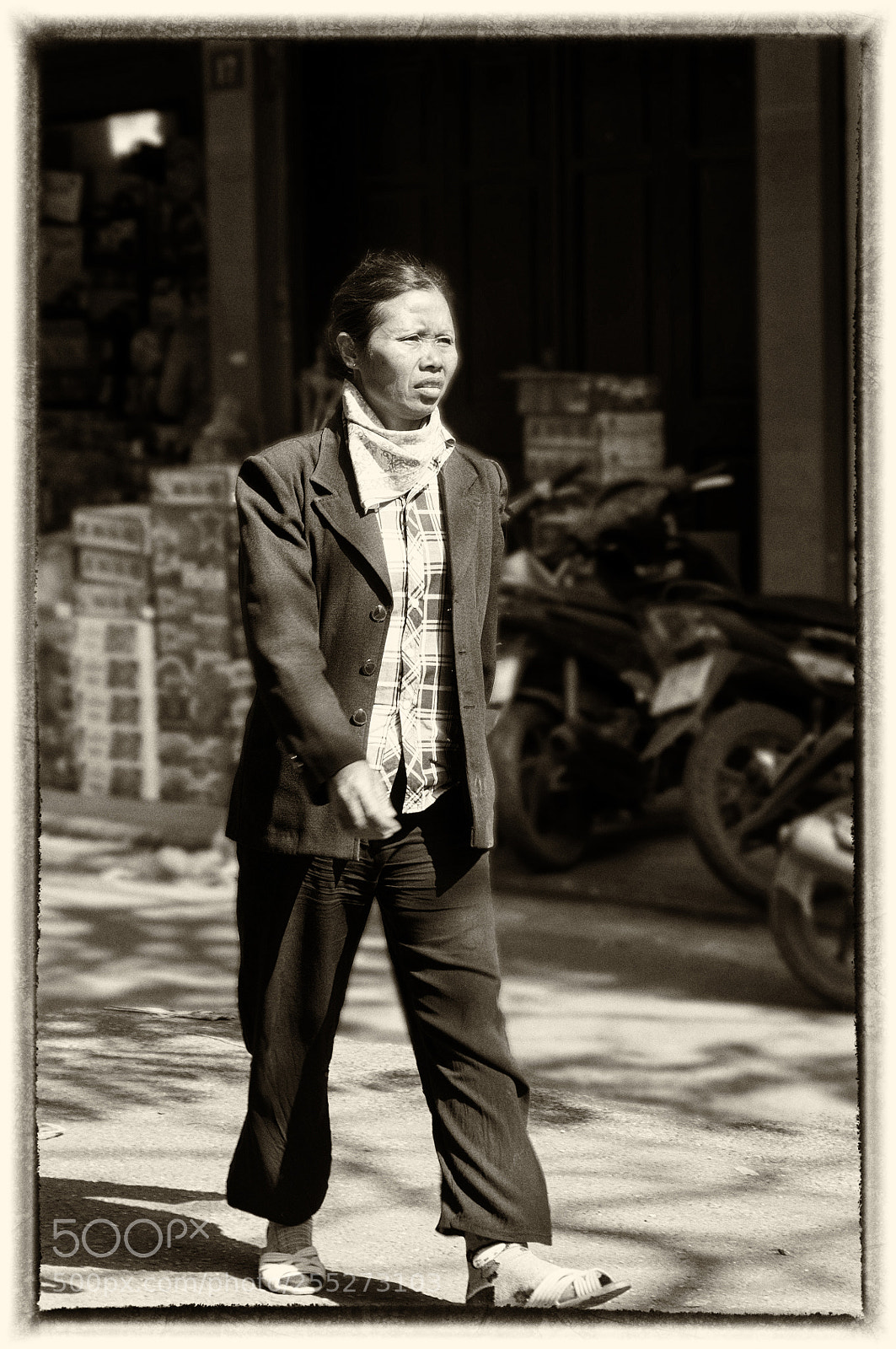 Nikon D90 sample photo. Woman walking in hanoi photography