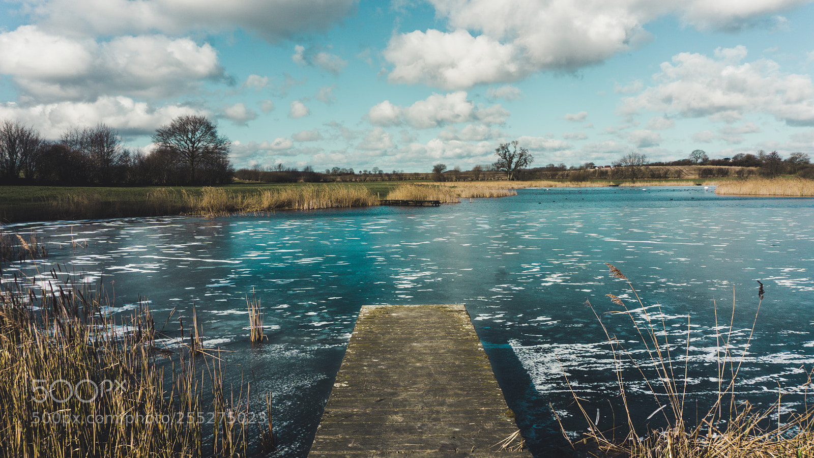 Sony a6000 sample photo. Frozen lyskkär lake photography