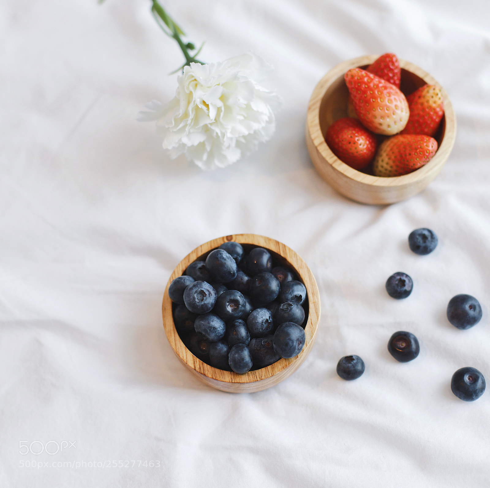 Canon EOS 6D Mark II sample photo. Fresh blueberry and strawberry photography