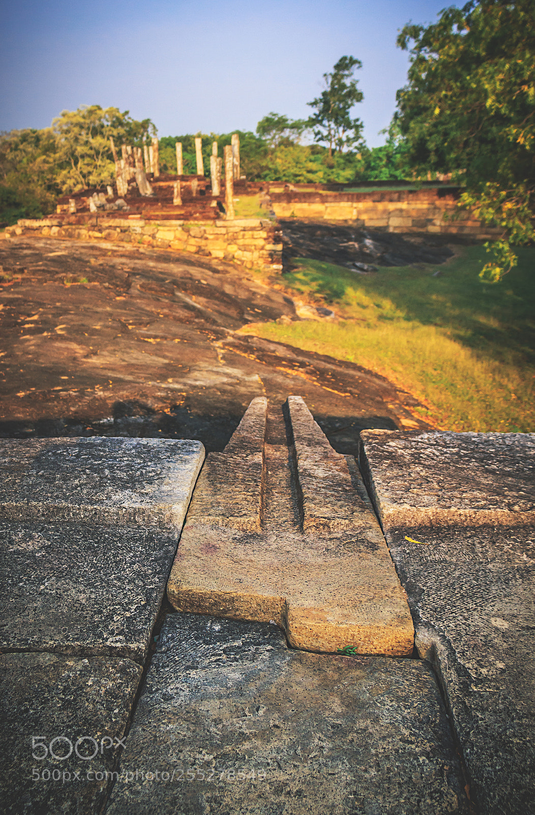Canon EOS 600D (Rebel EOS T3i / EOS Kiss X5) sample photo. Drainage stone, medirigiriya, sri photography