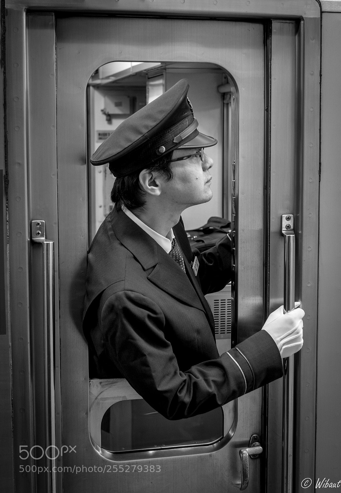 Leica M (Typ 240) sample photo. Subway conductor photography