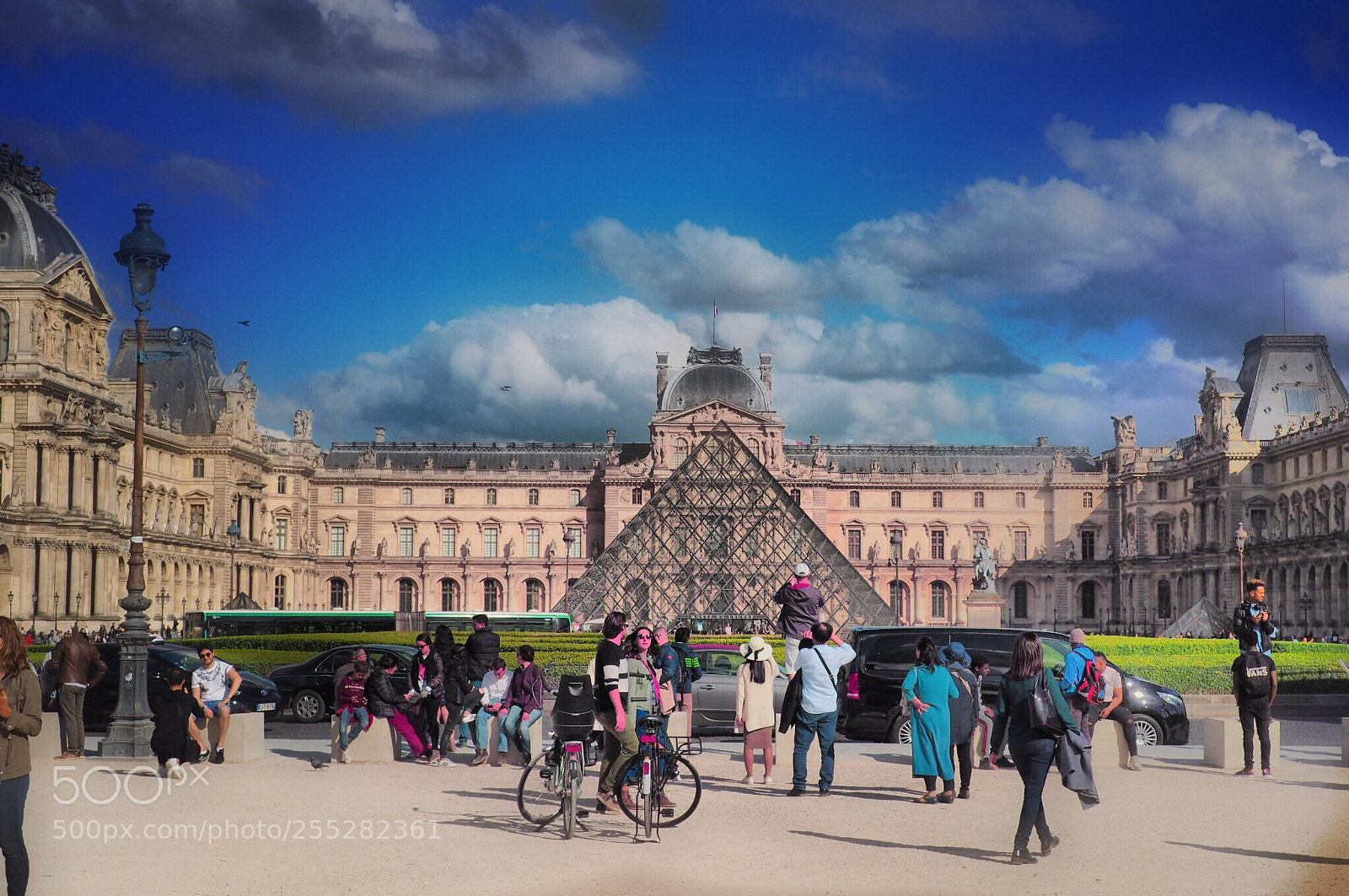 Olympus OM-D E-M10 II sample photo. The louvre  photography