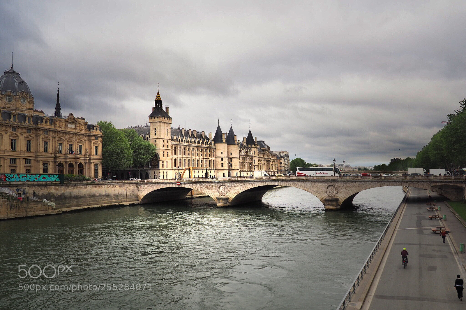 Olympus OM-D E-M10 II sample photo. Seine river paris photography