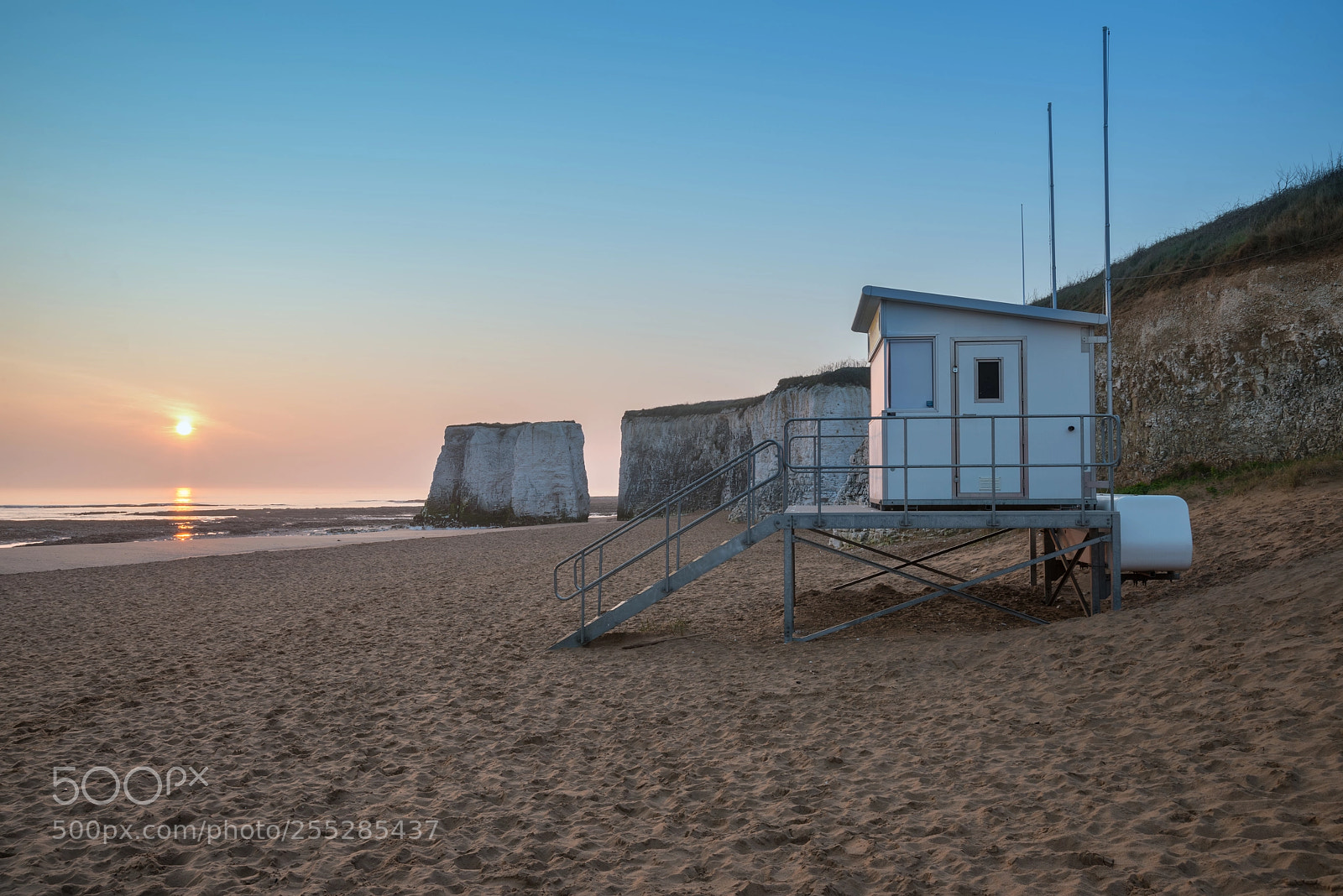 Nikon D800 sample photo. Lifeguard hut on empty photography