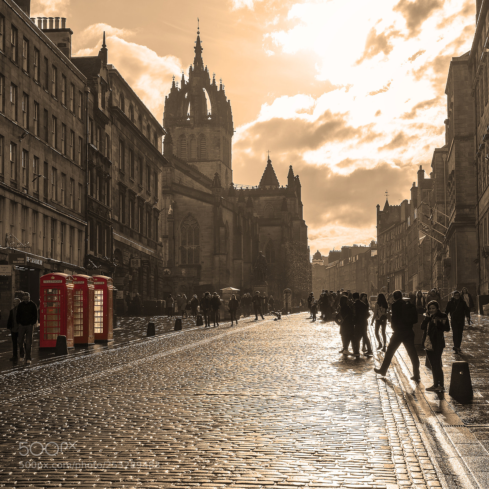Canon EOS 5D Mark IV sample photo. Royal mile photography