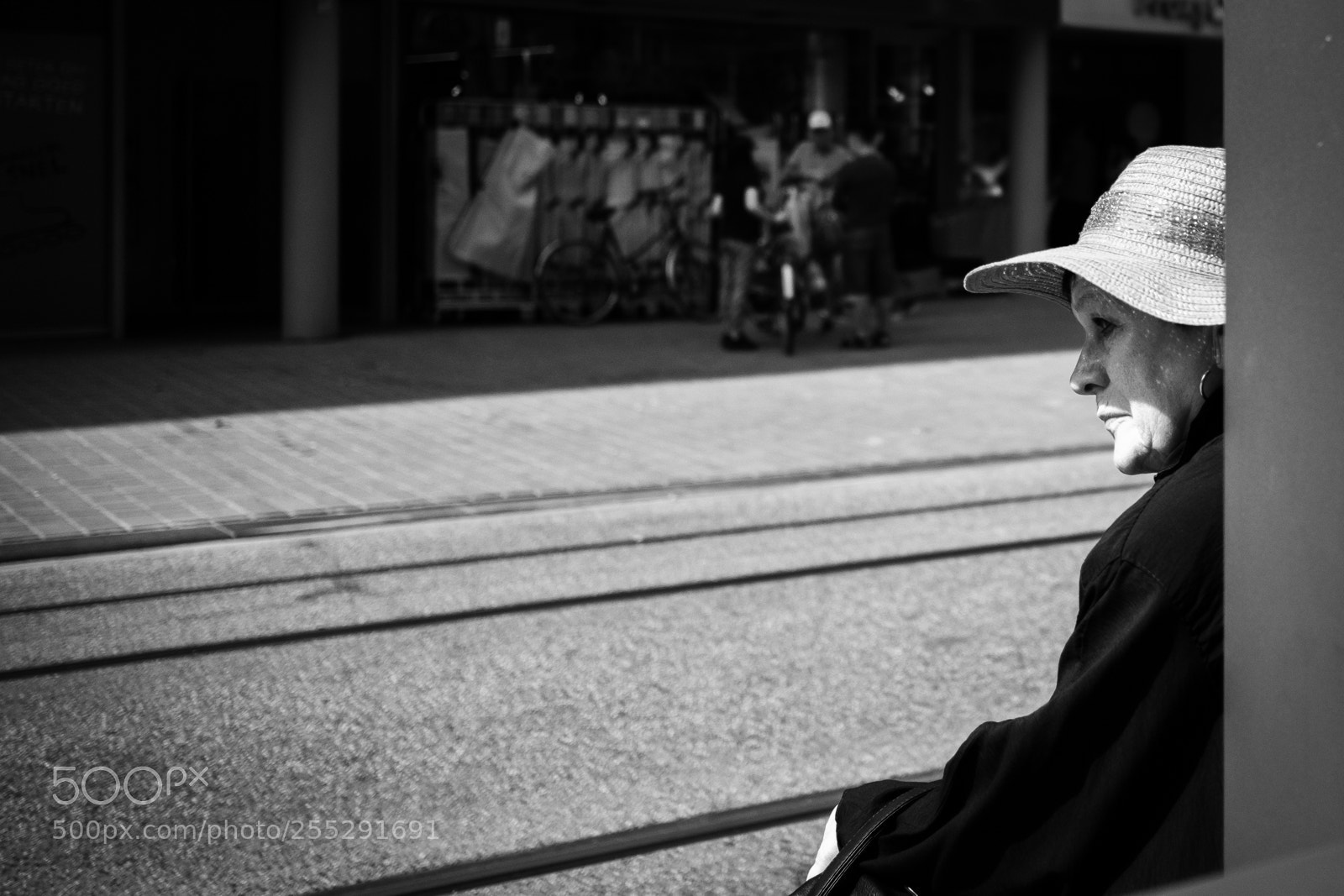 Fujifilm X-T20 sample photo. Tram stop photography