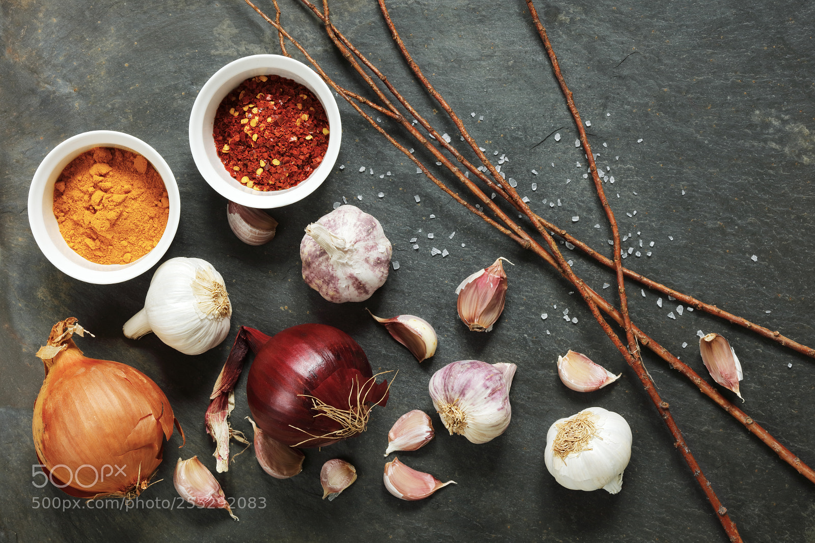 Canon EOS 5DS R sample photo. Arrangement of garlic and photography
