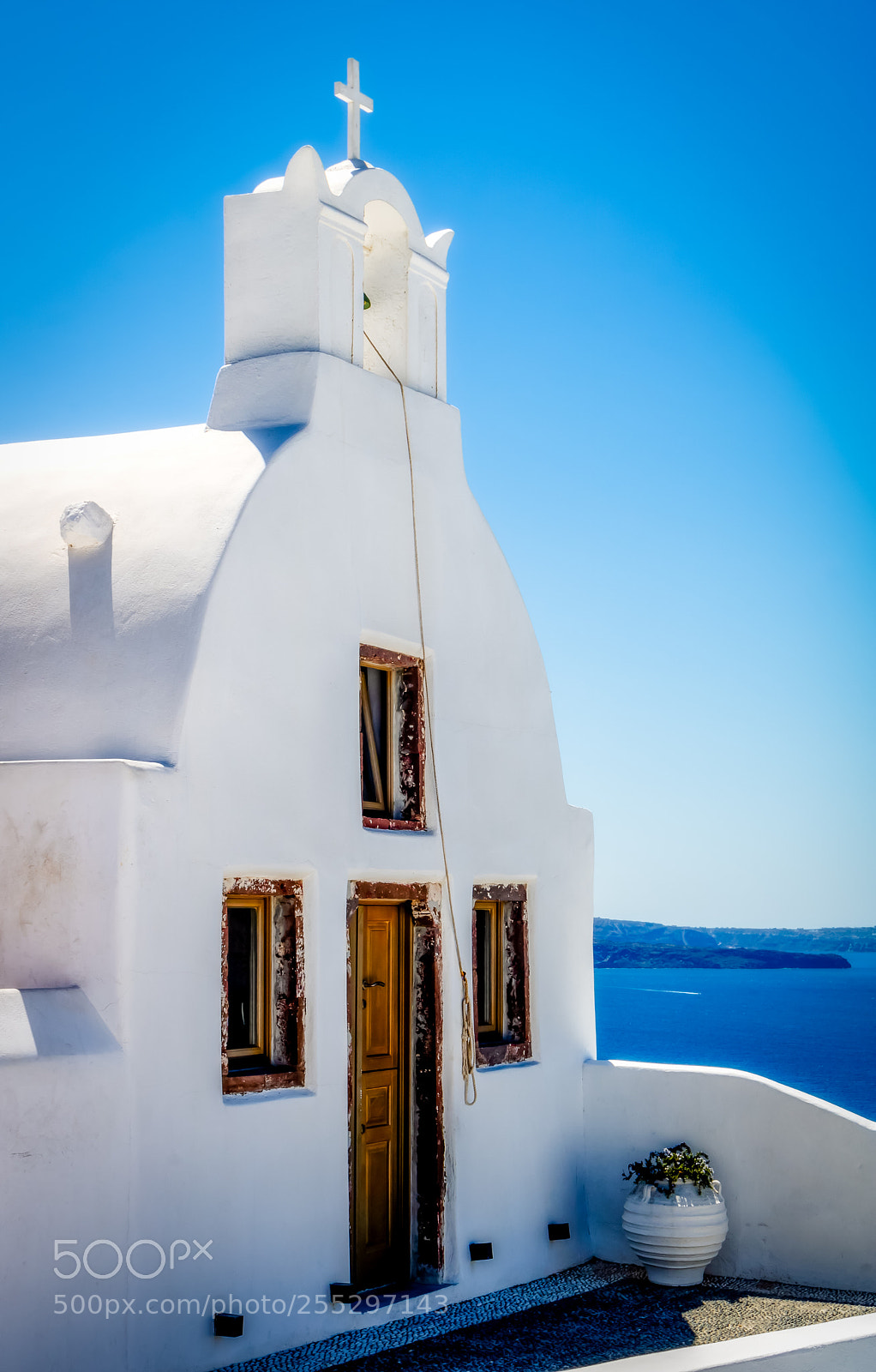 Canon EOS 750D (EOS Rebel T6i / EOS Kiss X8i) sample photo. Church in santorini photography