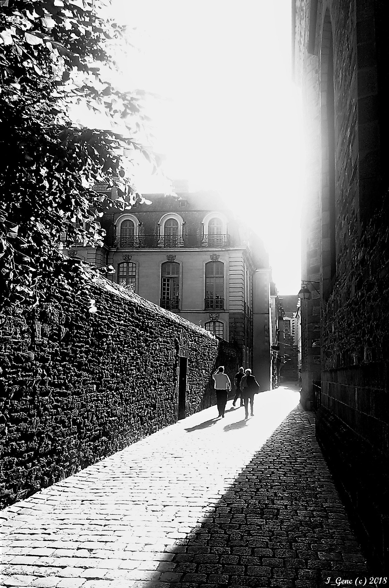 HTC ONE sample photo. Path of light photography