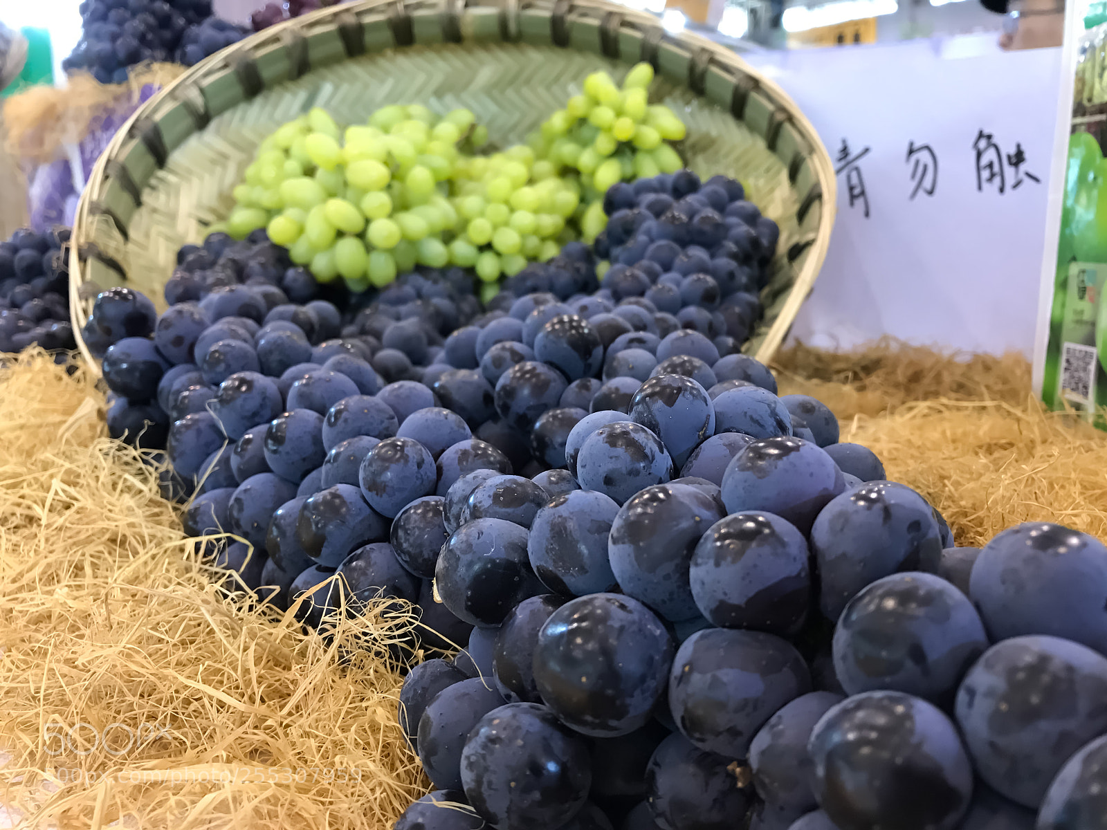 Apple iPhone 7 sample photo. The grapes are ripe(葡萄熟了) photography