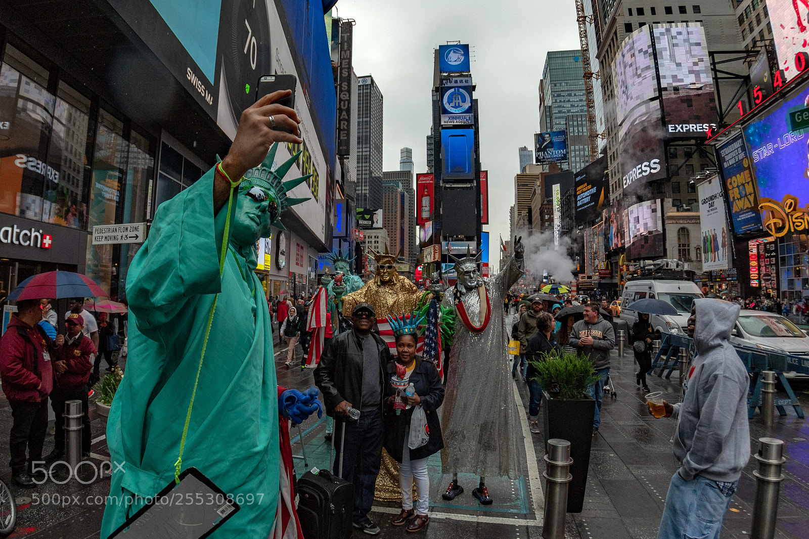 Nikon D5 sample photo. Times square liberty selfie photography