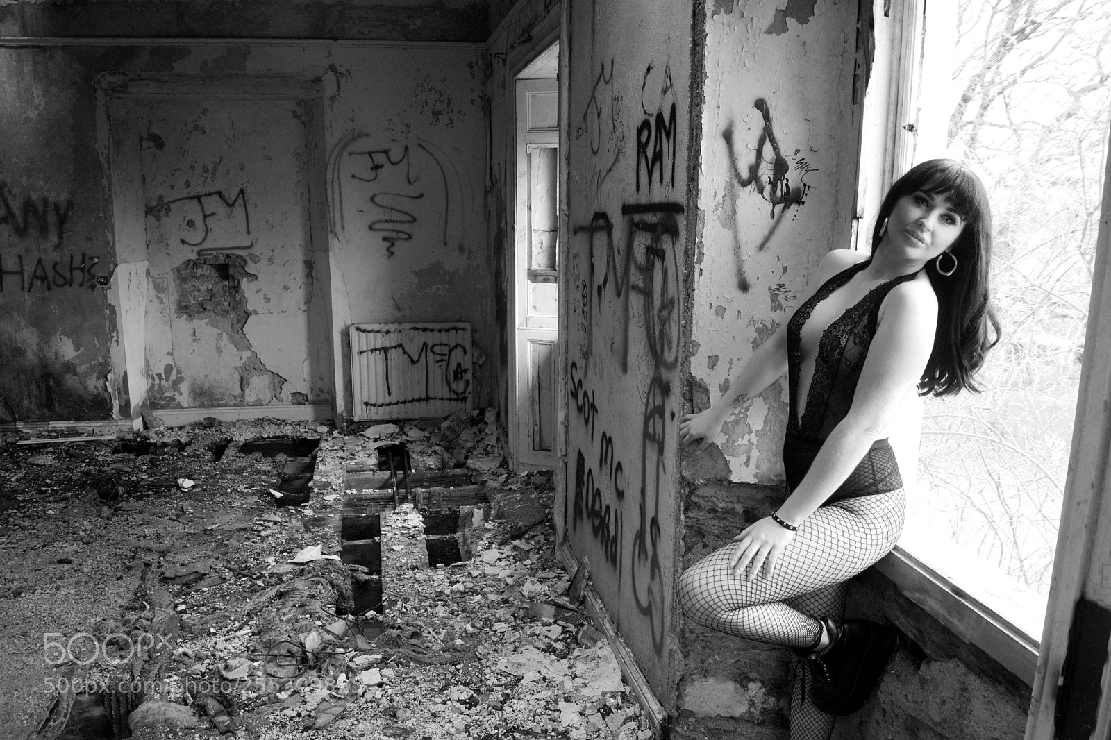 Sony SLT-A68 sample photo. Abandoned house shoot photography
