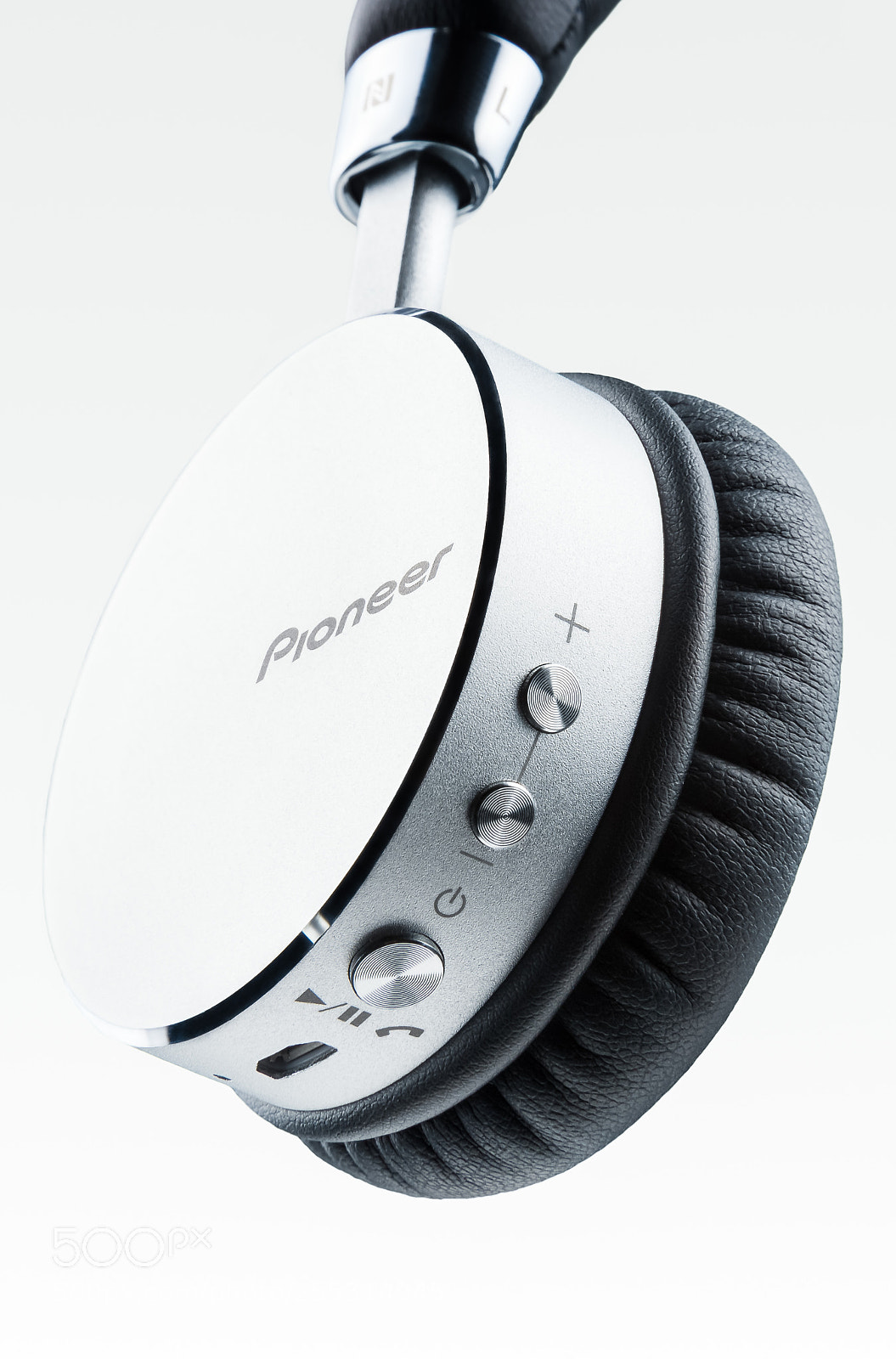 Nikon D700 sample photo. Pioneer heaphones hi-key i photography