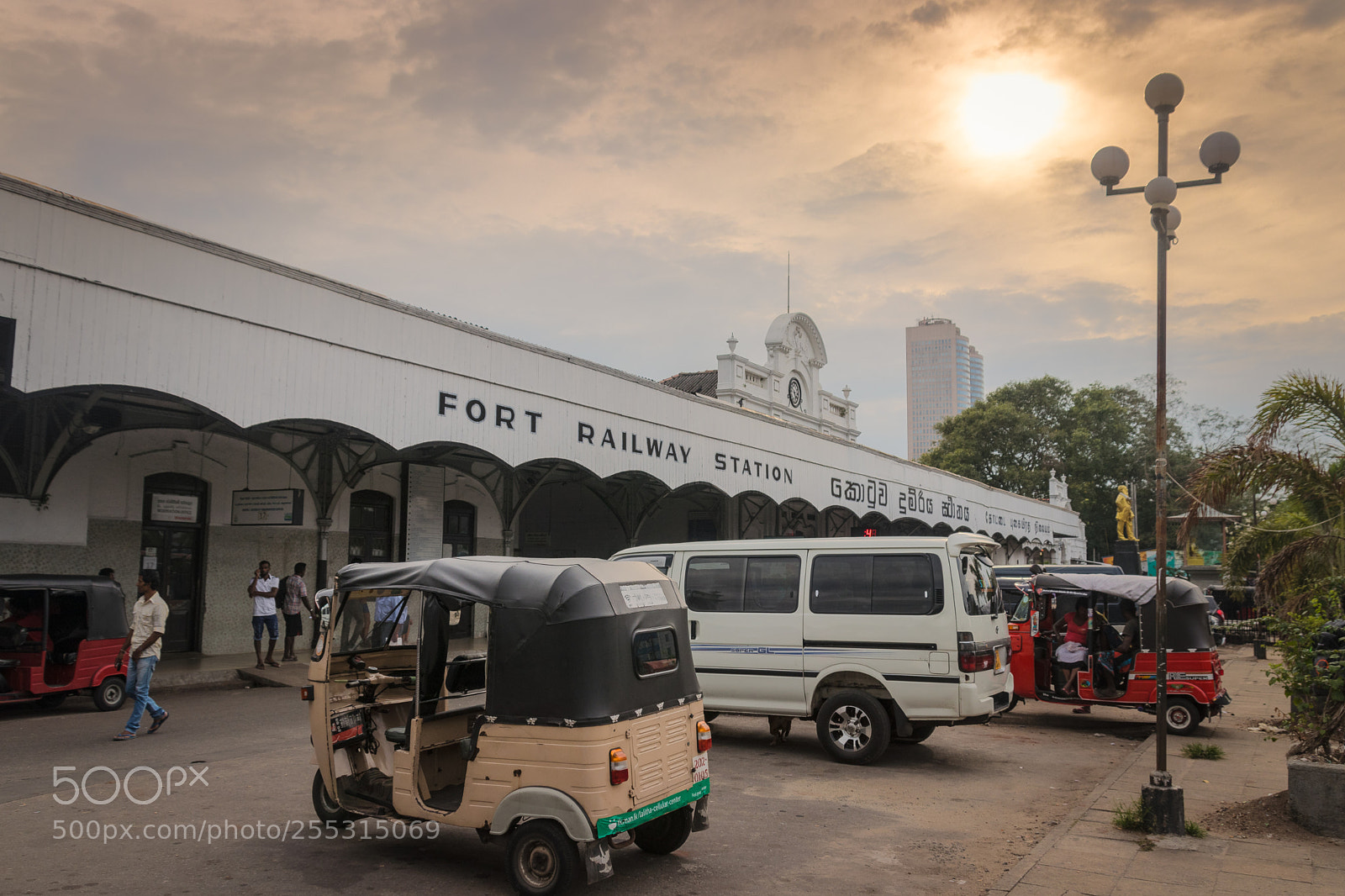 Canon EOS 80D sample photo. Colombo fort railway station photography