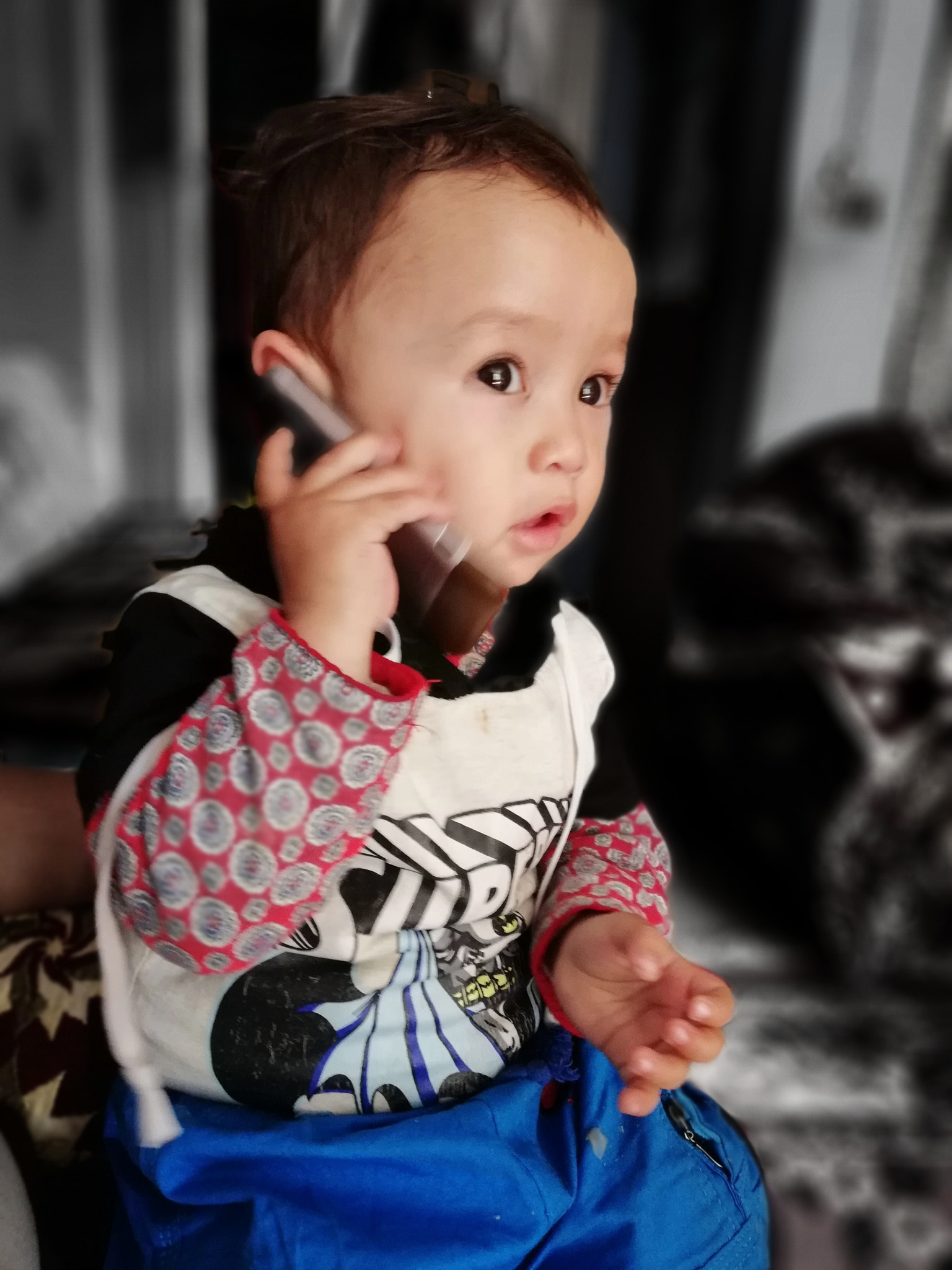 HUAWEI nova 2i sample photo. Boy trying to call his parents photography