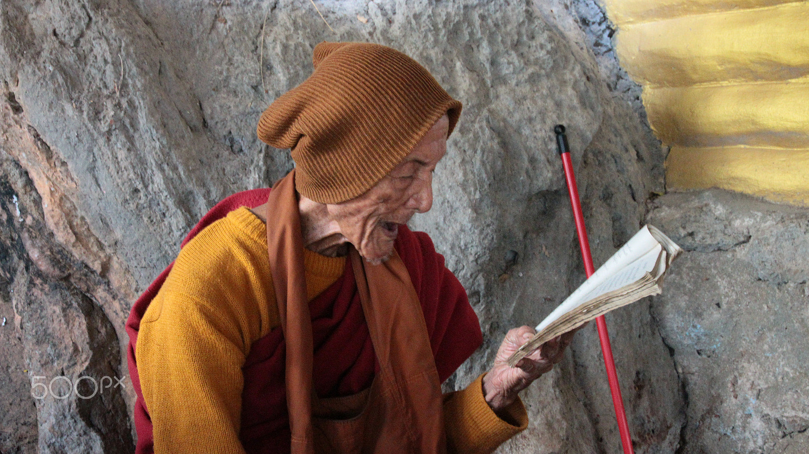 Canon EOS 650D (EOS Rebel T4i / EOS Kiss X6i) sample photo. Hpa an 2018 monk reading photography