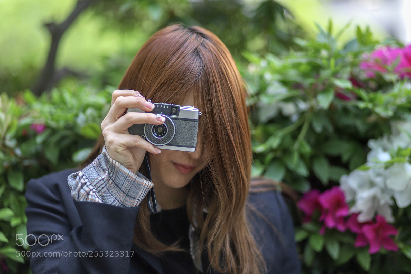 Canon EOS 6D Mark II sample photo. Retro camera  with  women photography
