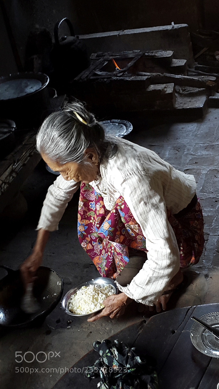 Samsung Galaxy Alpha sample photo. Alte frau in bagan 2 photography