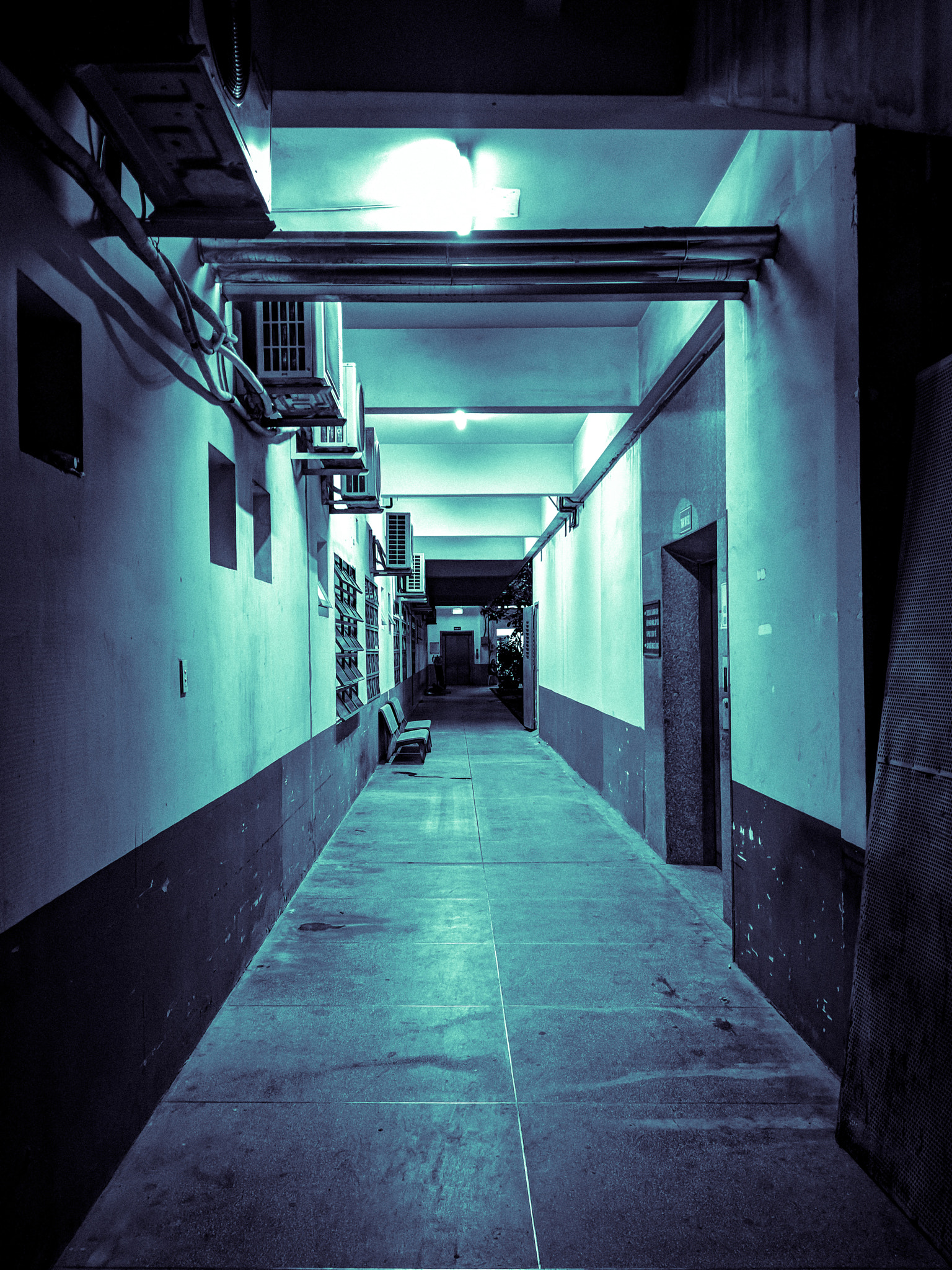 HTC U11 sample photo. Hospital corridor photography