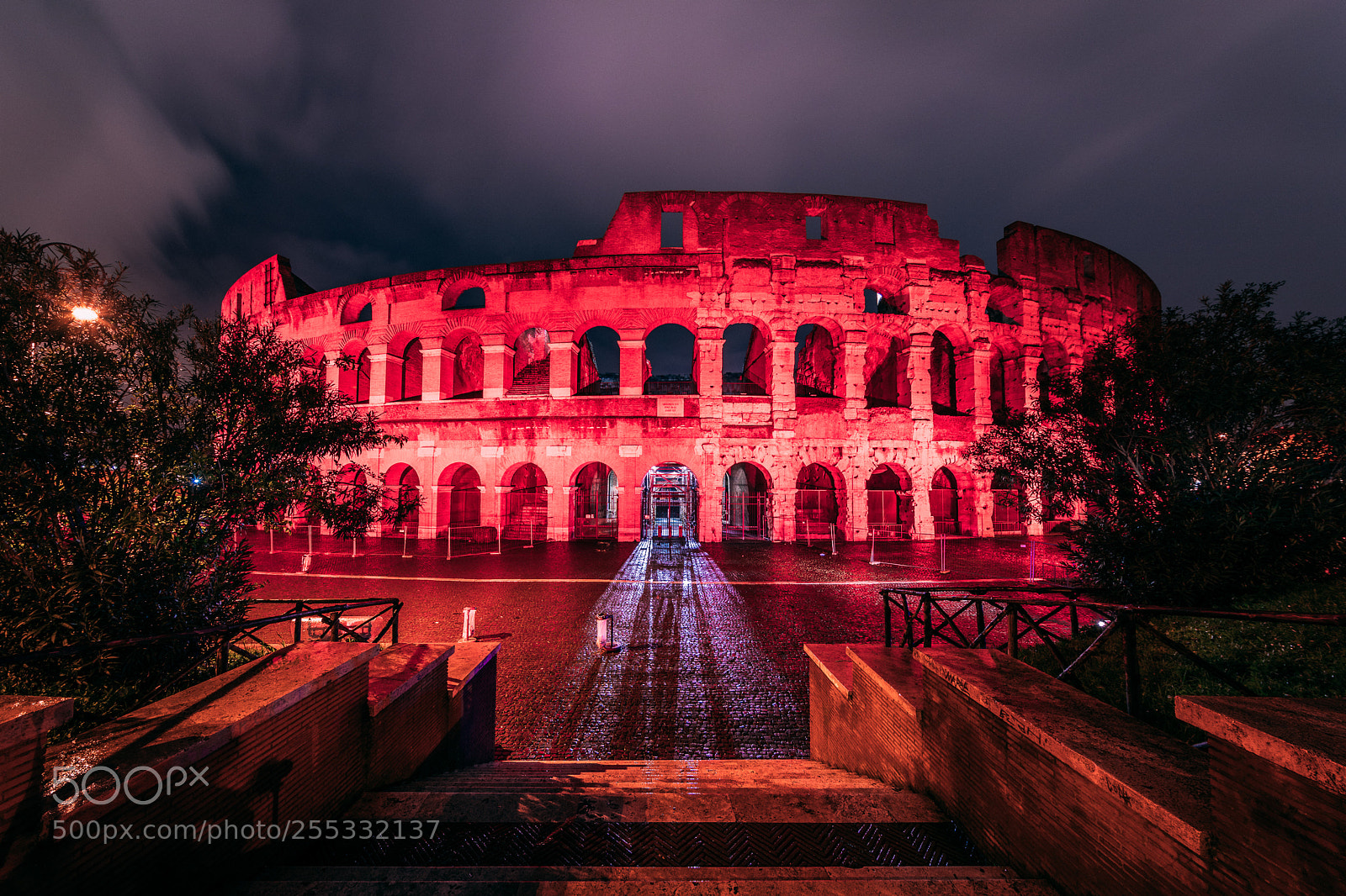 Canon EOS 5D Mark IV sample photo. Red colosseo photography