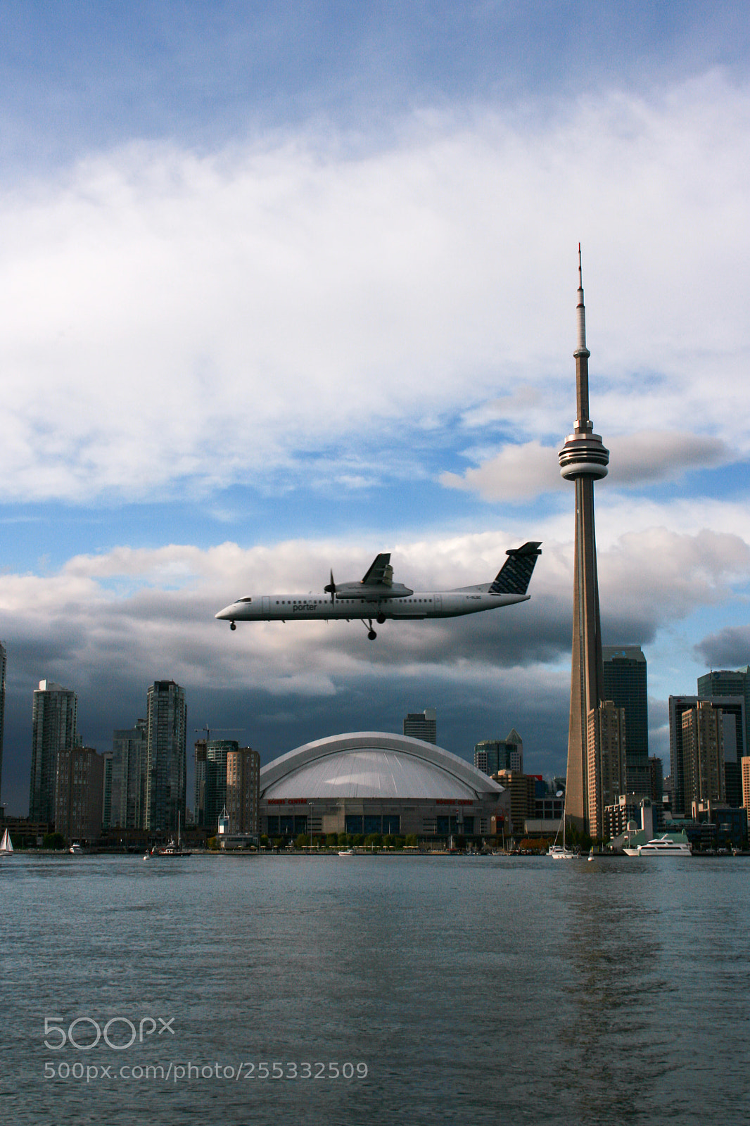 Canon EOS 400D (EOS Digital Rebel XTi / EOS Kiss Digital X) sample photo. Airplane landing to toronto photography