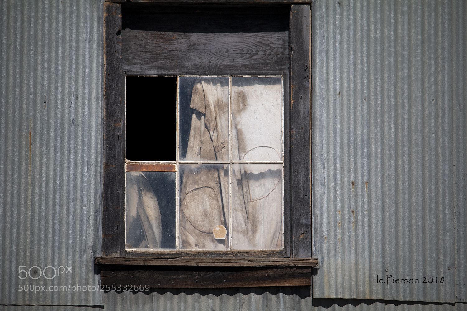 Canon EOS 70D sample photo. Hole up photography