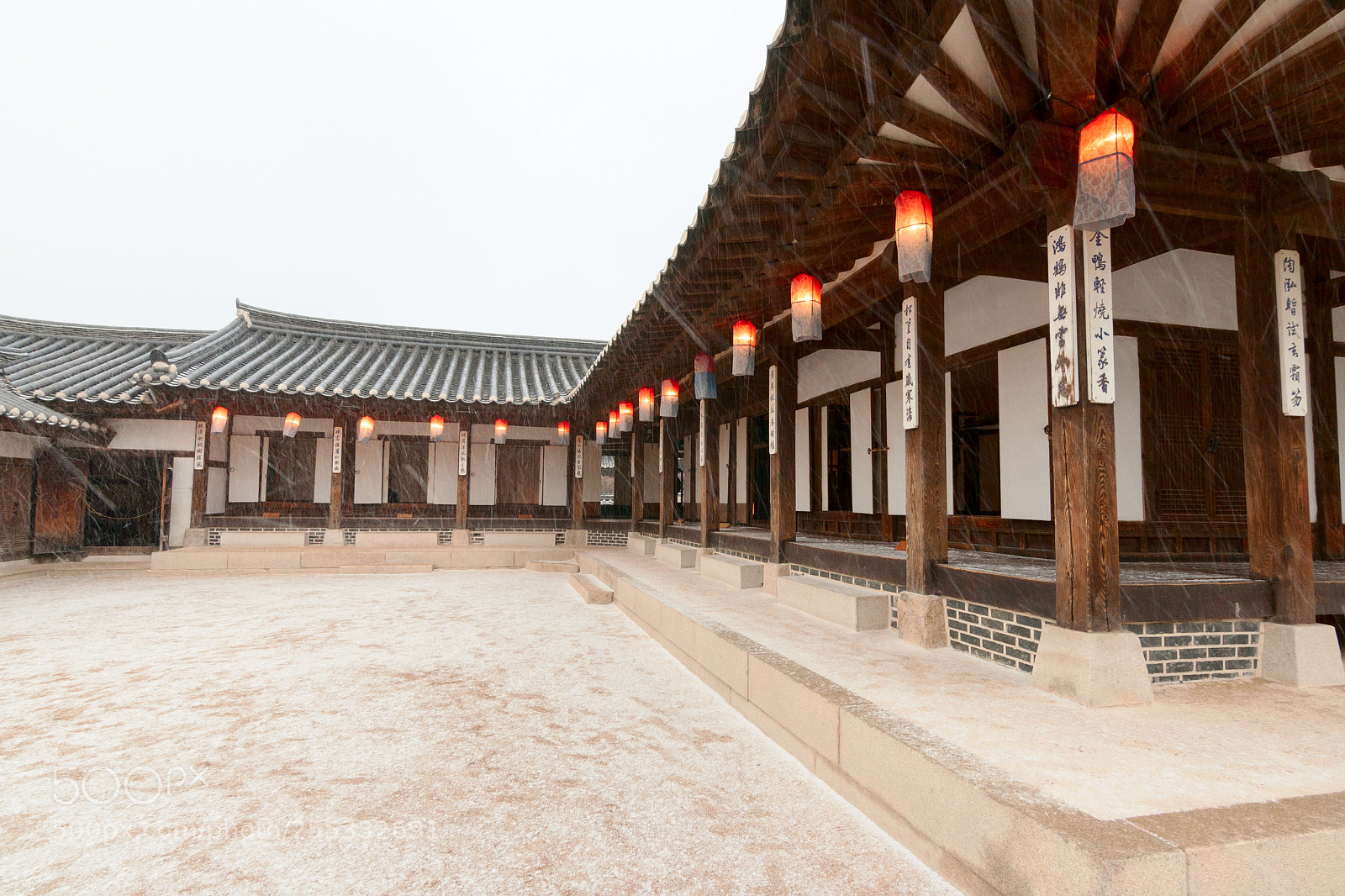 Canon EOS 400D (EOS Digital Rebel XTi / EOS Kiss Digital X) sample photo. Old traditional korean houses photography