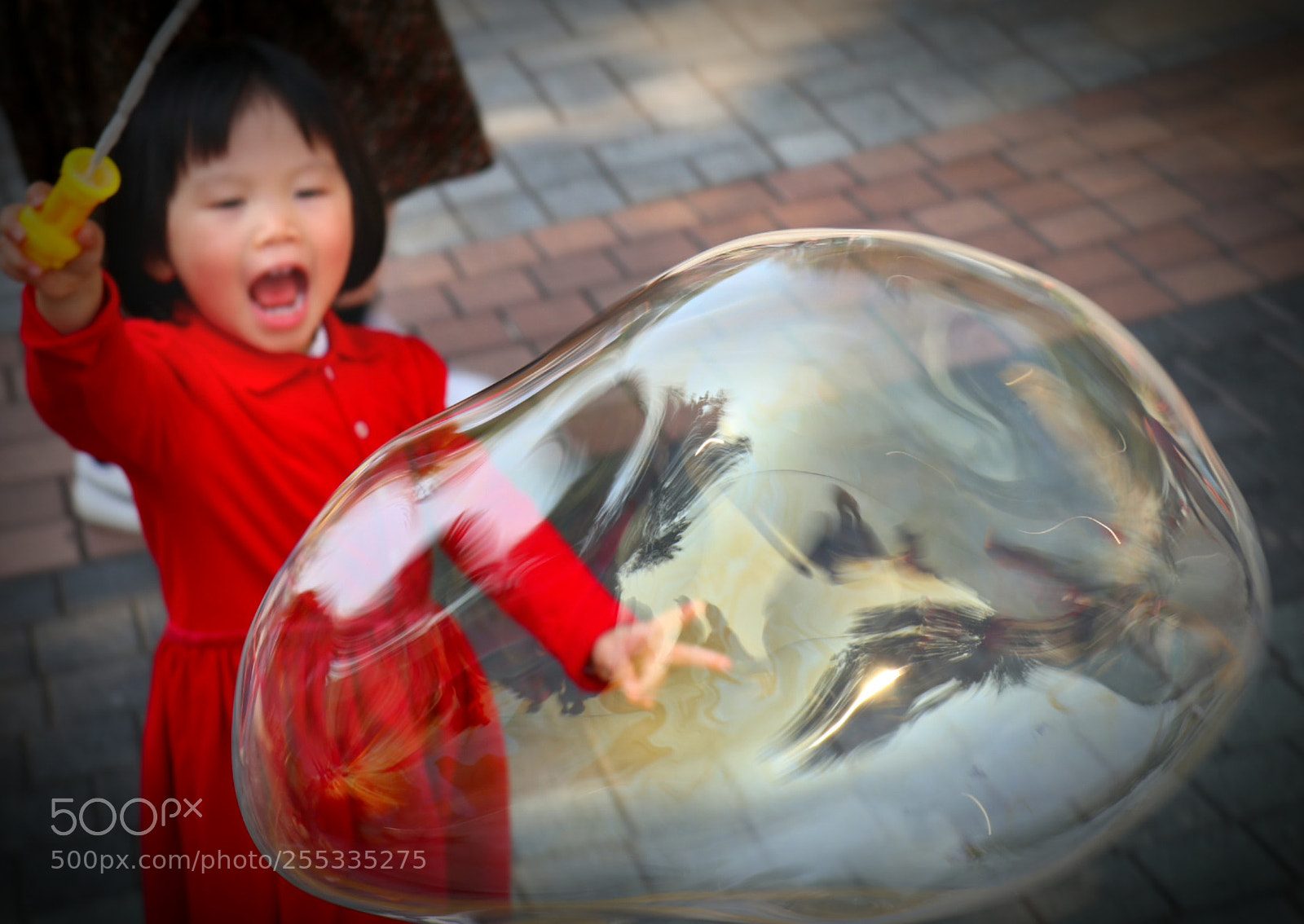 Canon EOS M5 sample photo. Playing bubble photography