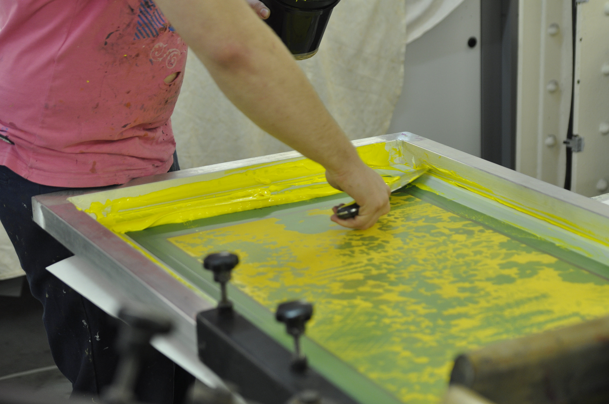 Nikon D90 sample photo. Screenprinter removing ink from a screen photography