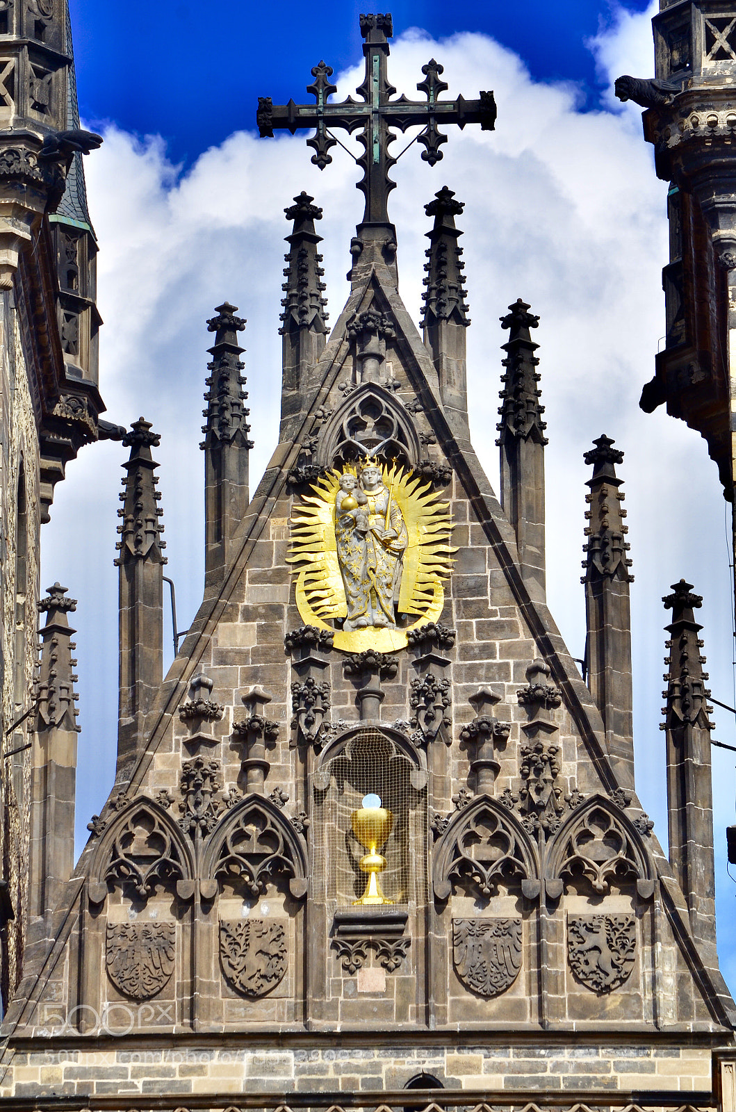 Nikon D5100 sample photo. Gold symbol under cross photography