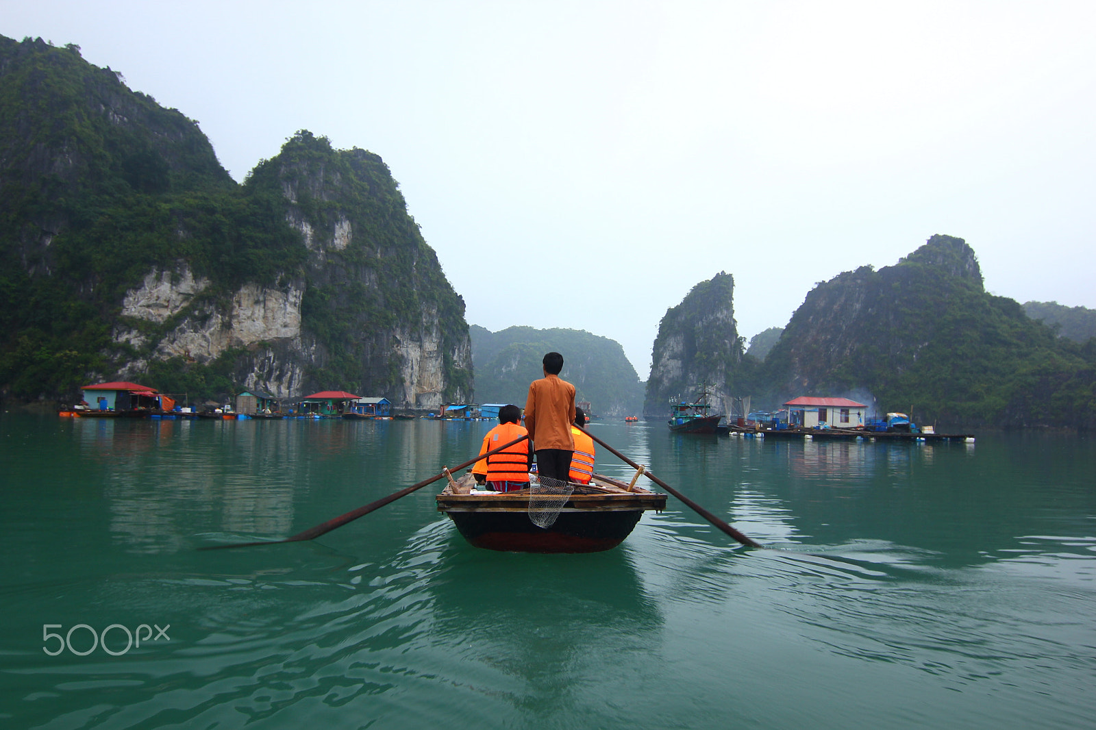 Canon EOS 550D (EOS Rebel T2i / EOS Kiss X4) sample photo. Ha long bay floating village photography