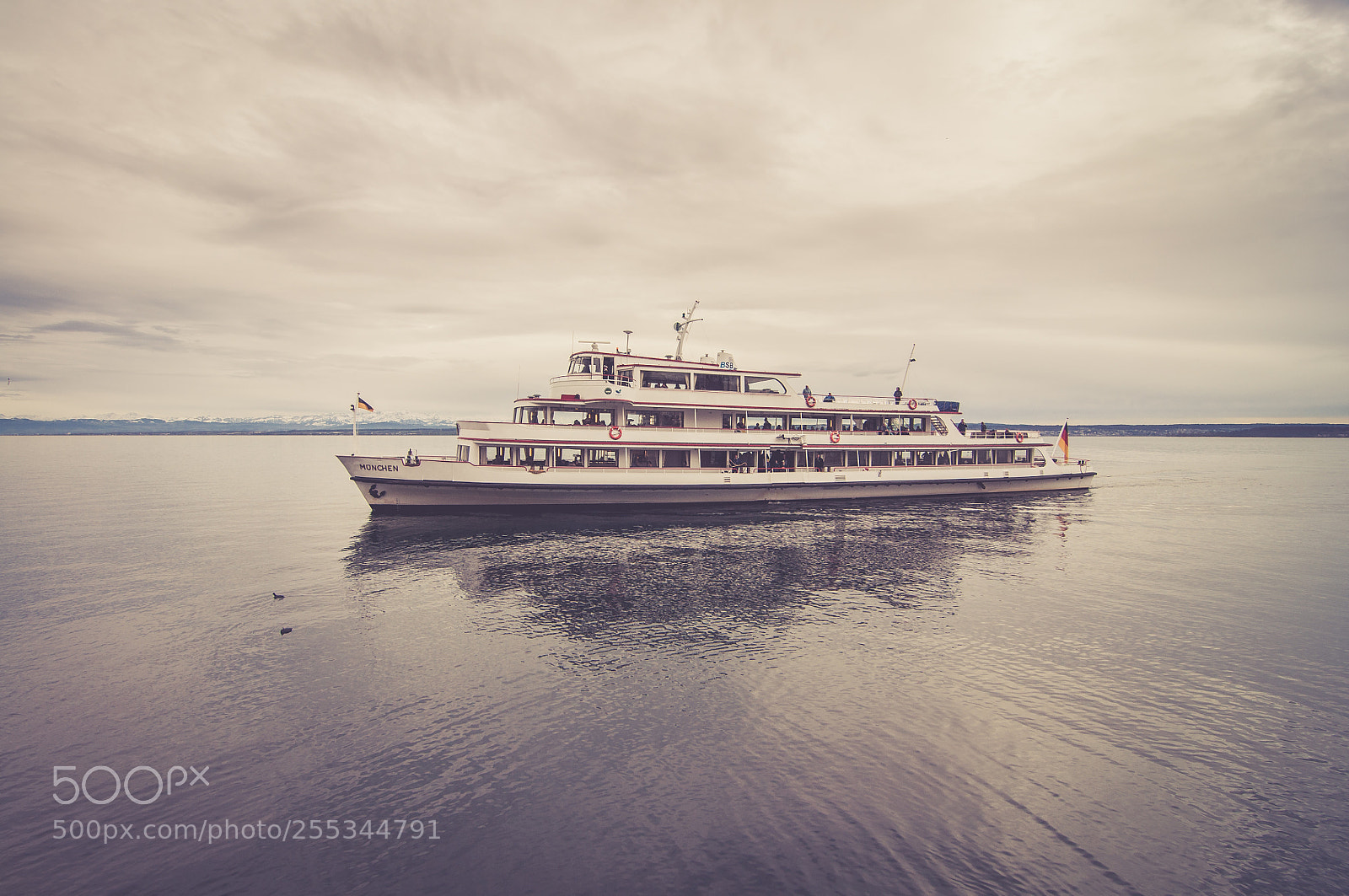 Nikon D90 sample photo. Tourist ship on lake photography