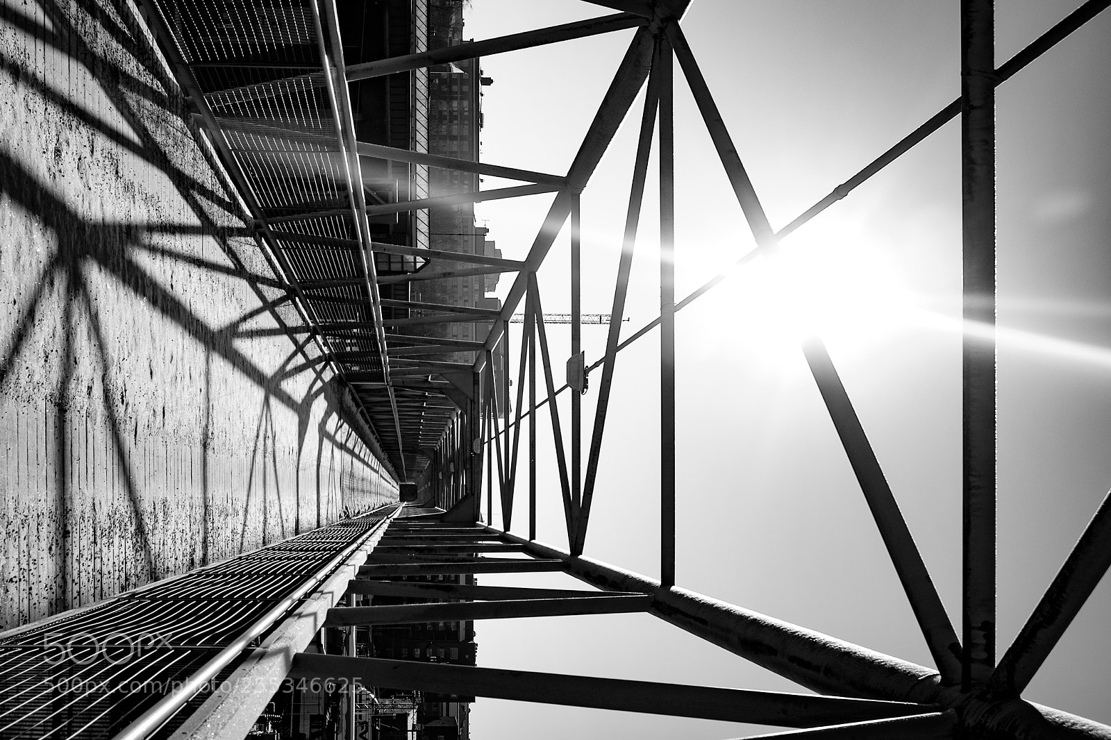 Fujifilm X100S sample photo. Criss cross photography