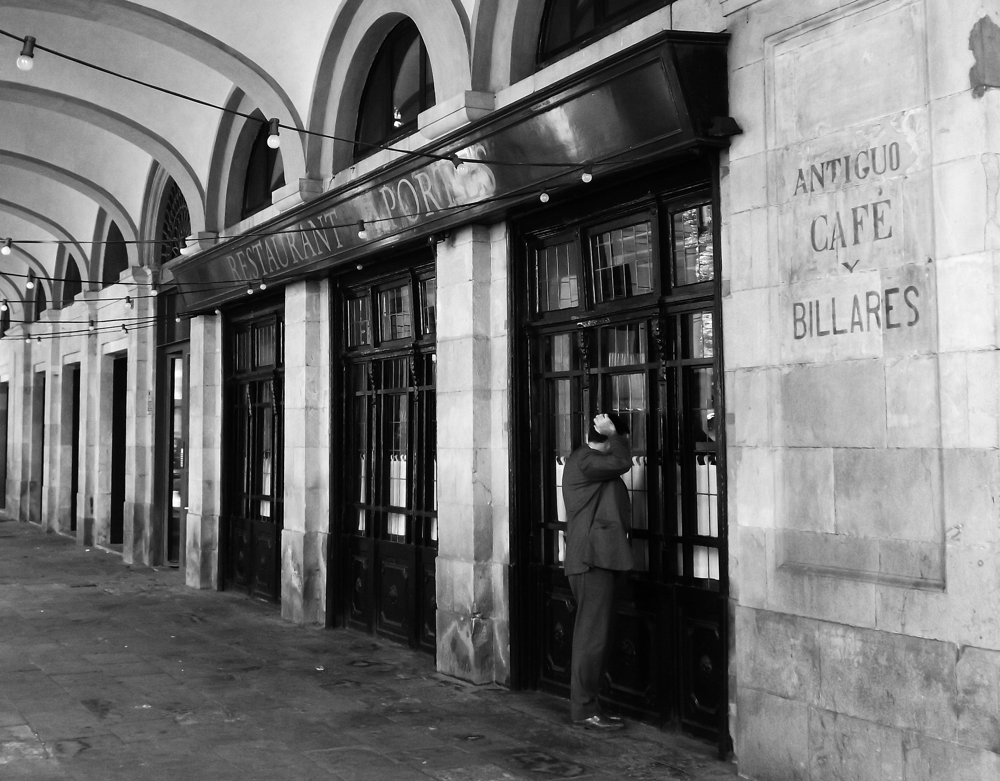 Fujifilm FinePix S4800 sample photo. Cafe y billares, barcelona photography