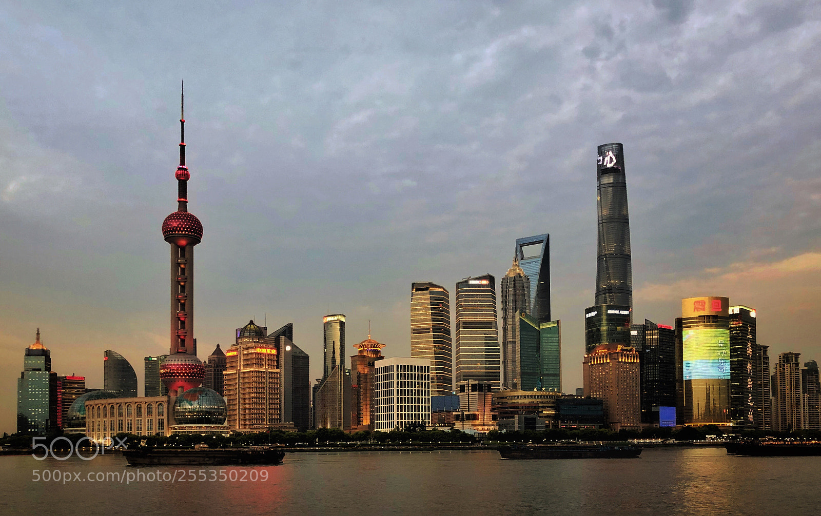 Apple iPhone X sample photo. Sunset at the bund photography