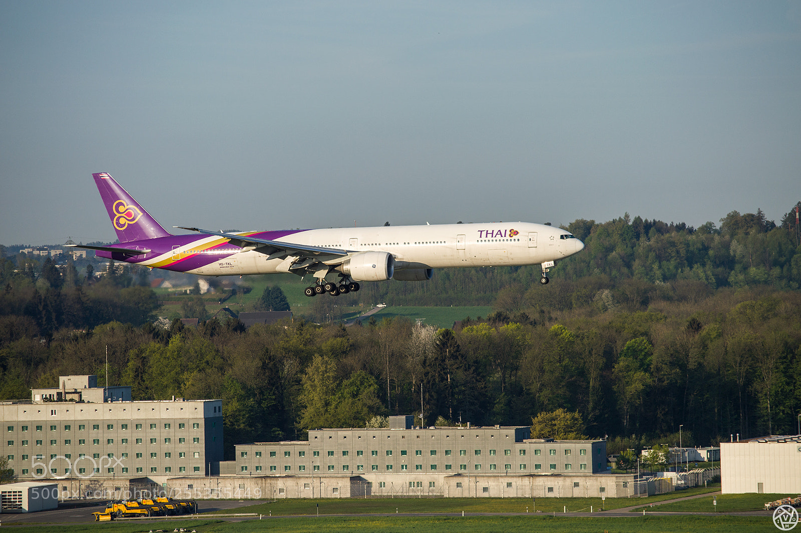 Nikon D3200 sample photo. Airplane landing at z photography