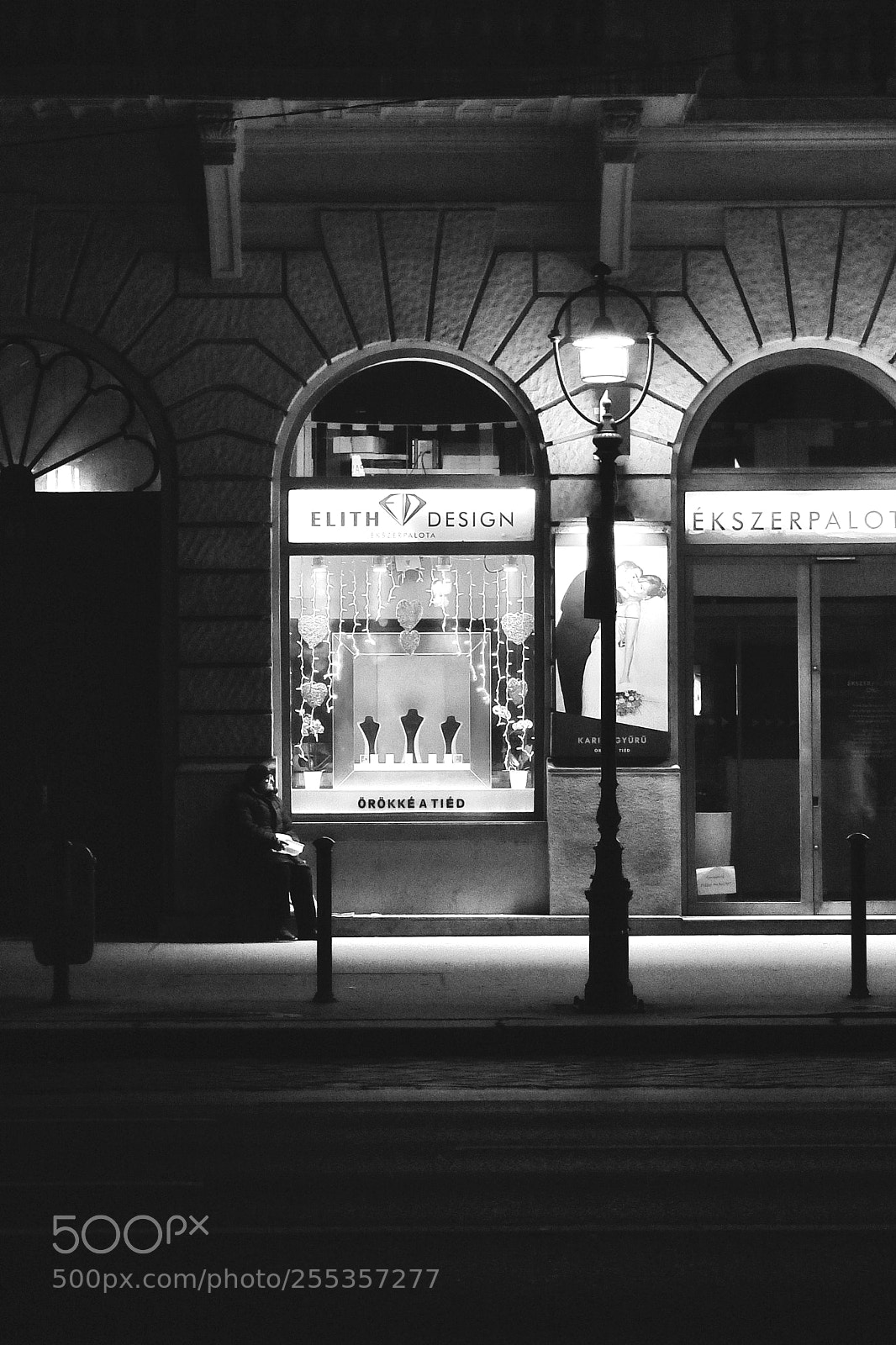 Fujifilm X10 sample photo. Street night lamp photography