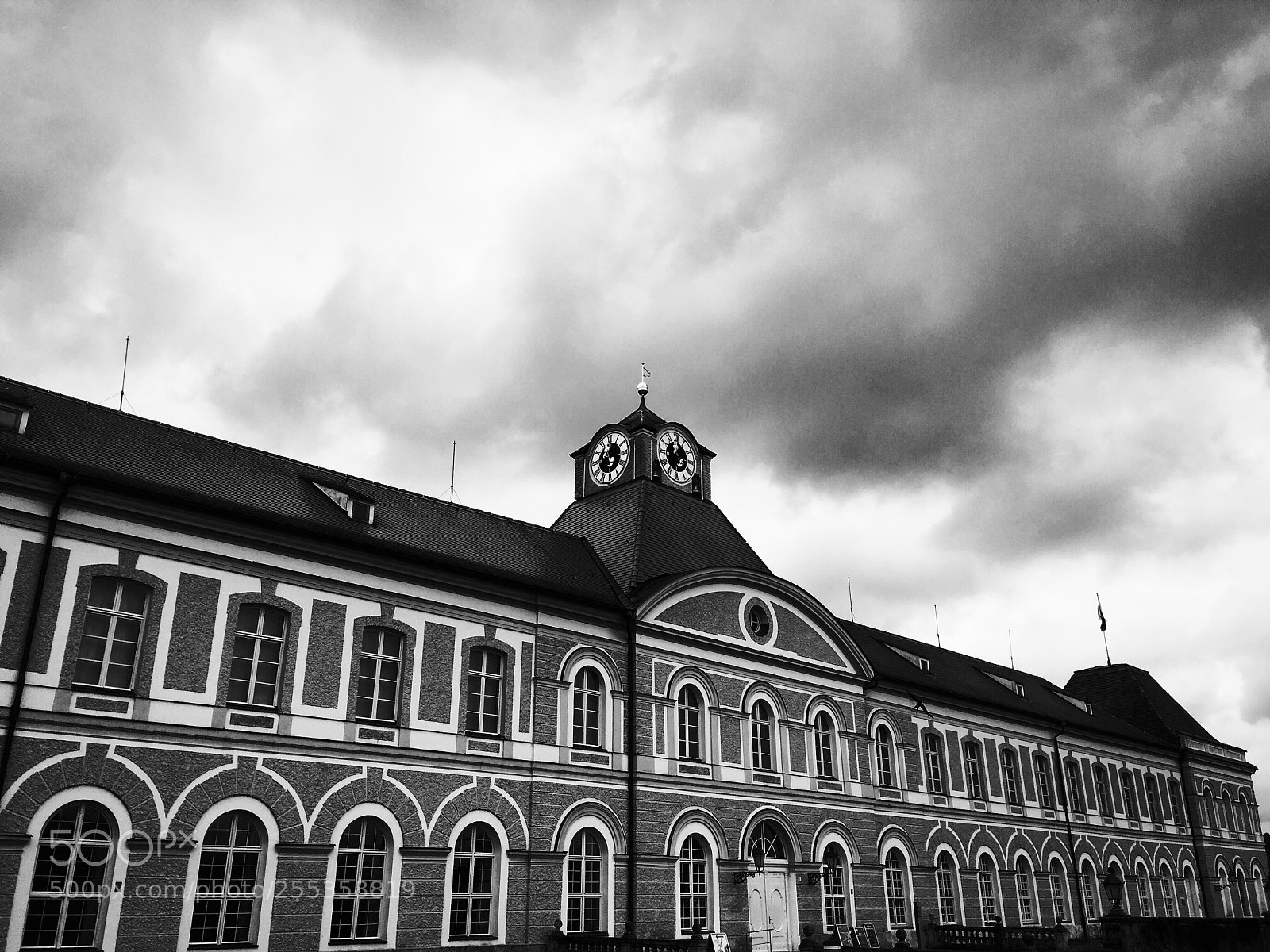 Apple iPhone SE sample photo. Dramatic nymphenburg  photography