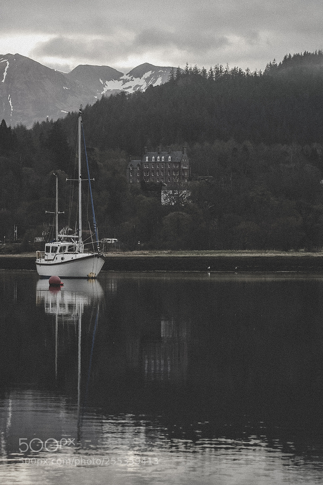 Canon EOS 1300D (EOS Rebel T6 / EOS Kiss X80) sample photo. April morning, glencoe photography