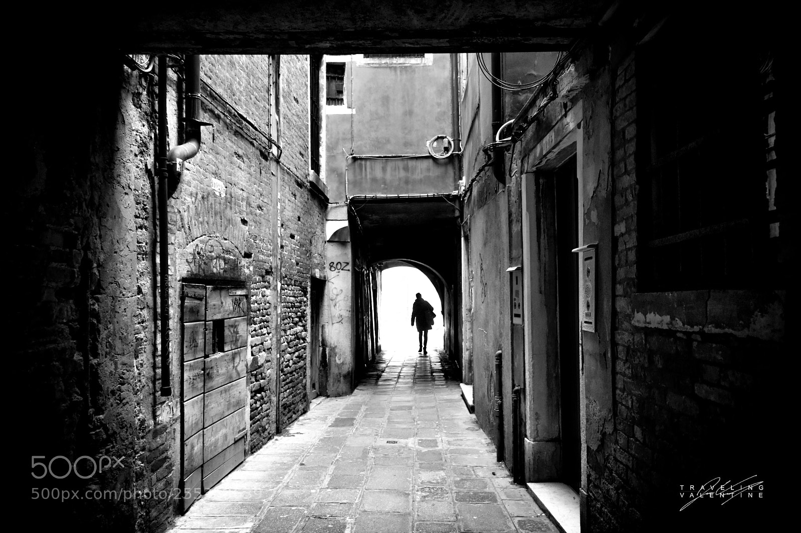 Nikon D5600 sample photo. An alley in venice photography