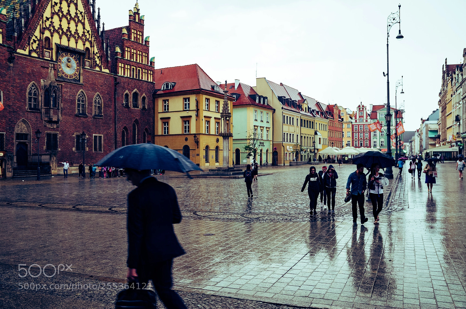 Pentax K-50 sample photo. A man with umbrella photography