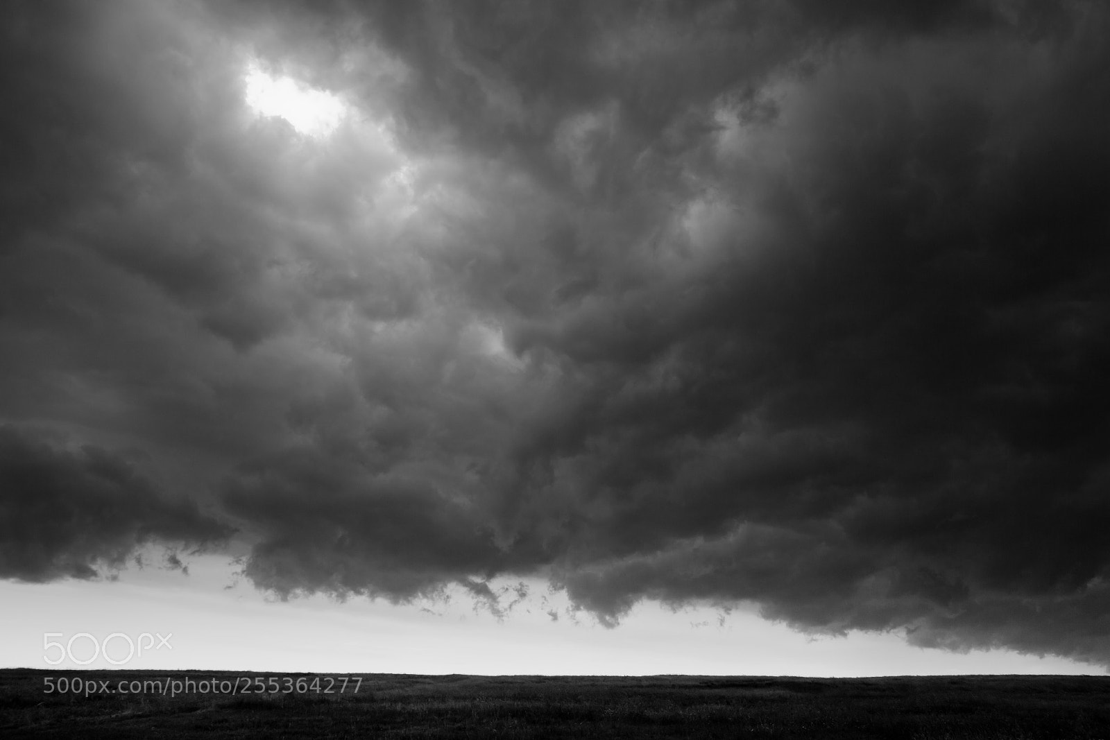 Canon EOS 50D sample photo. Heavy clouds before the photography