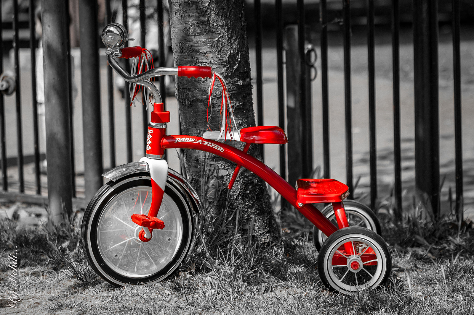 Canon EOS 350D (EOS Digital Rebel XT / EOS Kiss Digital N) sample photo. Red three wheeler photography
