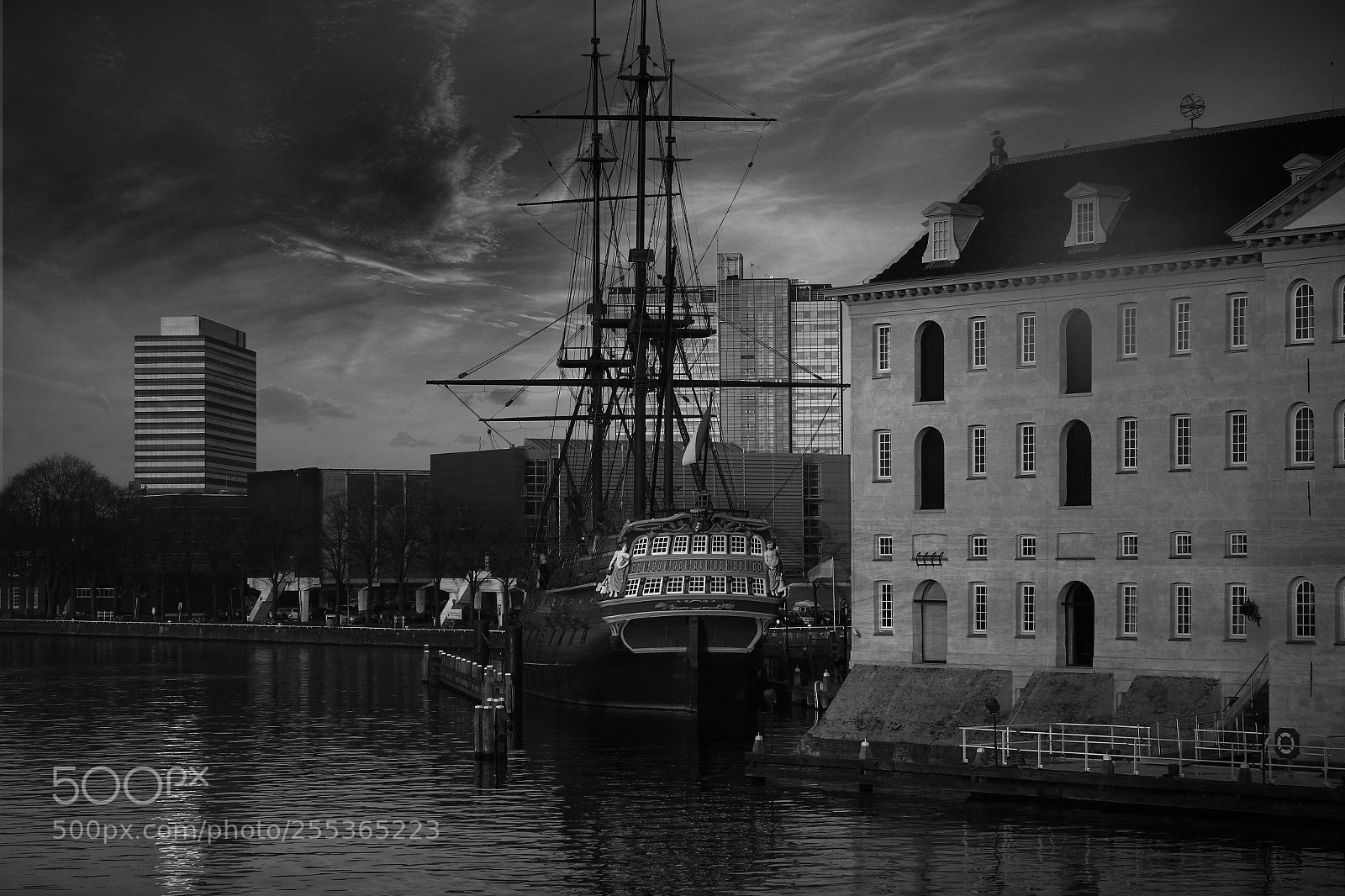 Canon EOS 550D (EOS Rebel T2i / EOS Kiss X4) sample photo. Amsterdam city and boat photography
