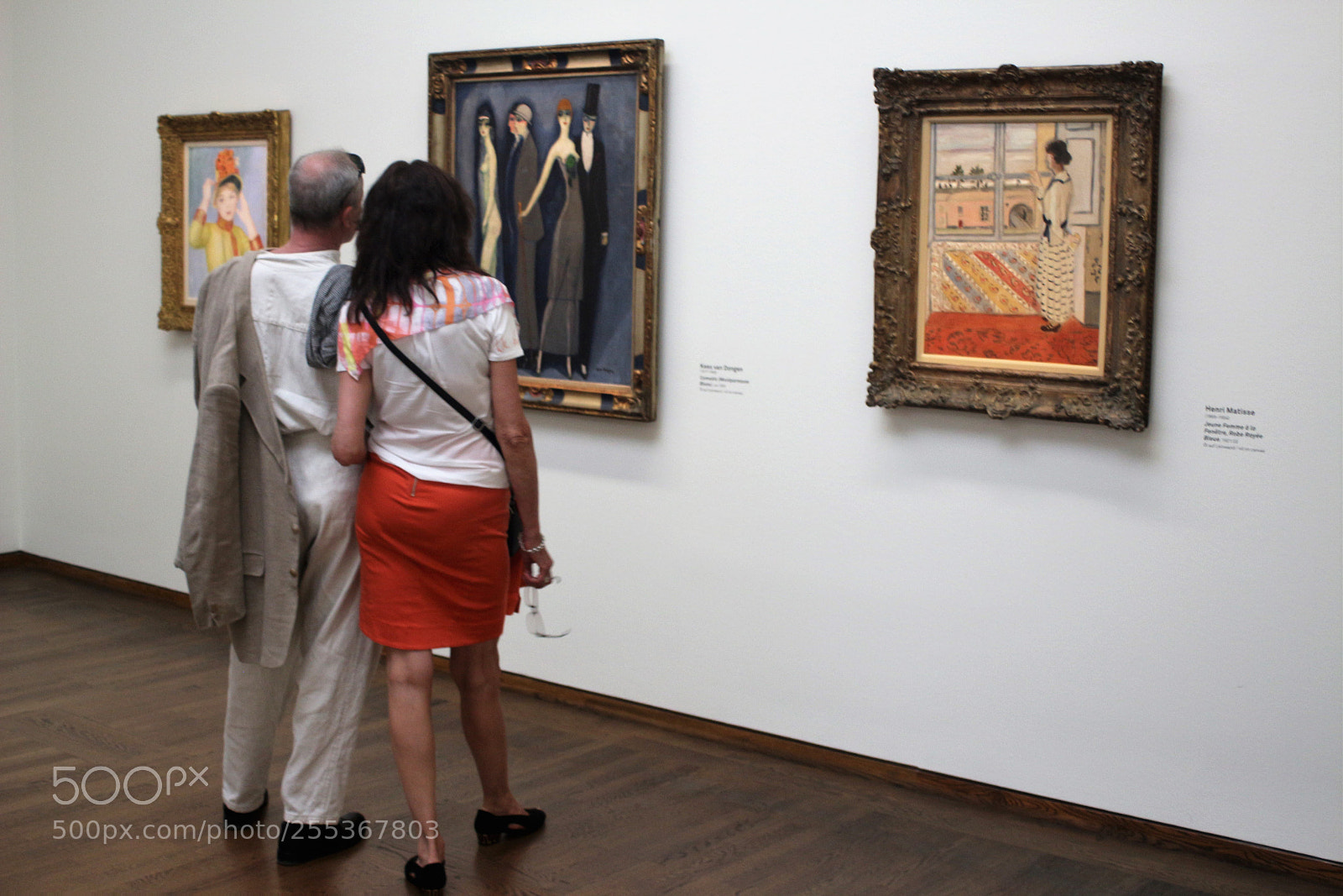 Canon EOS 100D (EOS Rebel SL1 / EOS Kiss X7) sample photo. People in museum - 16 photography