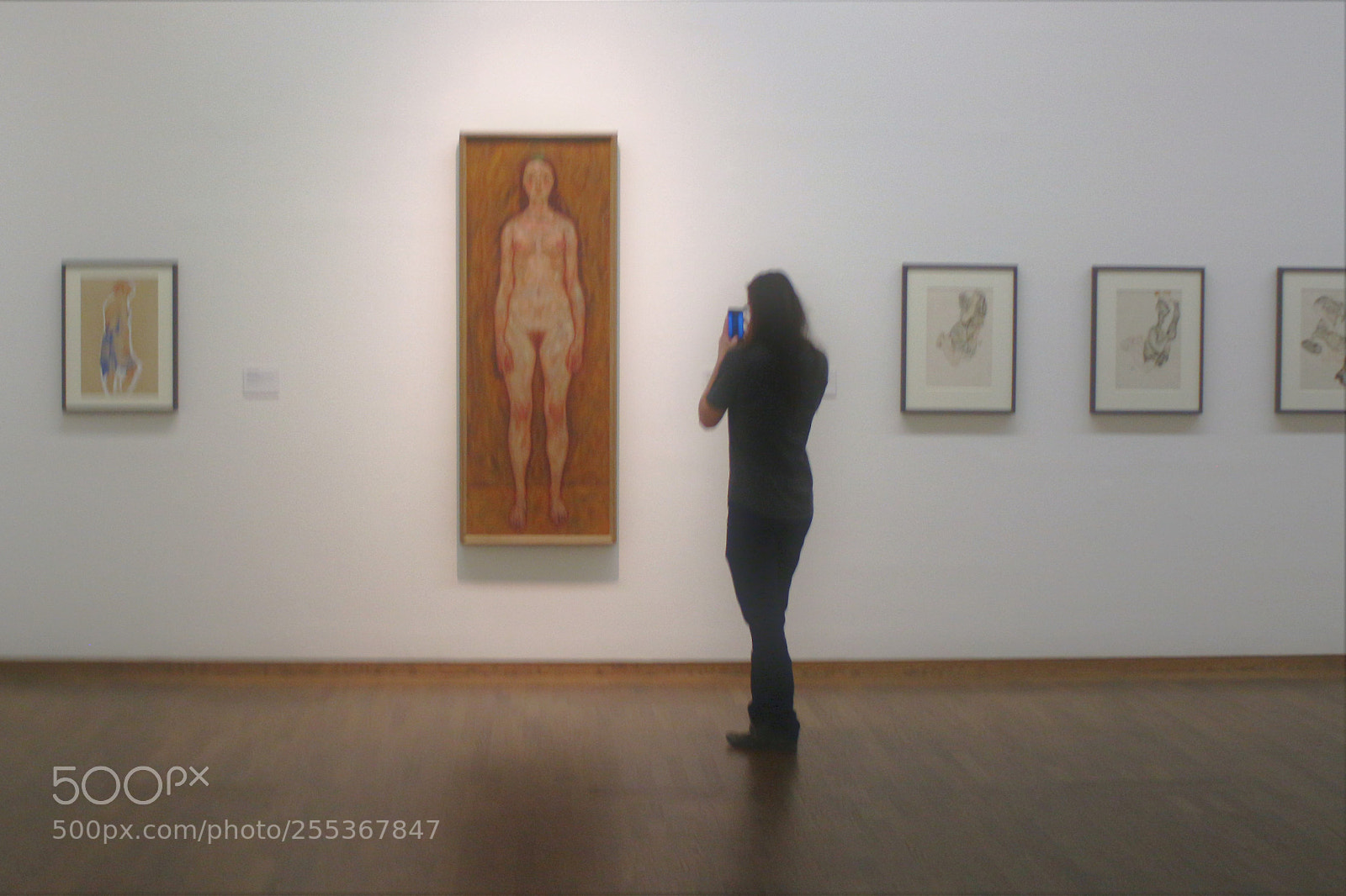 Canon EOS 100D (EOS Rebel SL1 / EOS Kiss X7) sample photo. People in museum - 17 photography