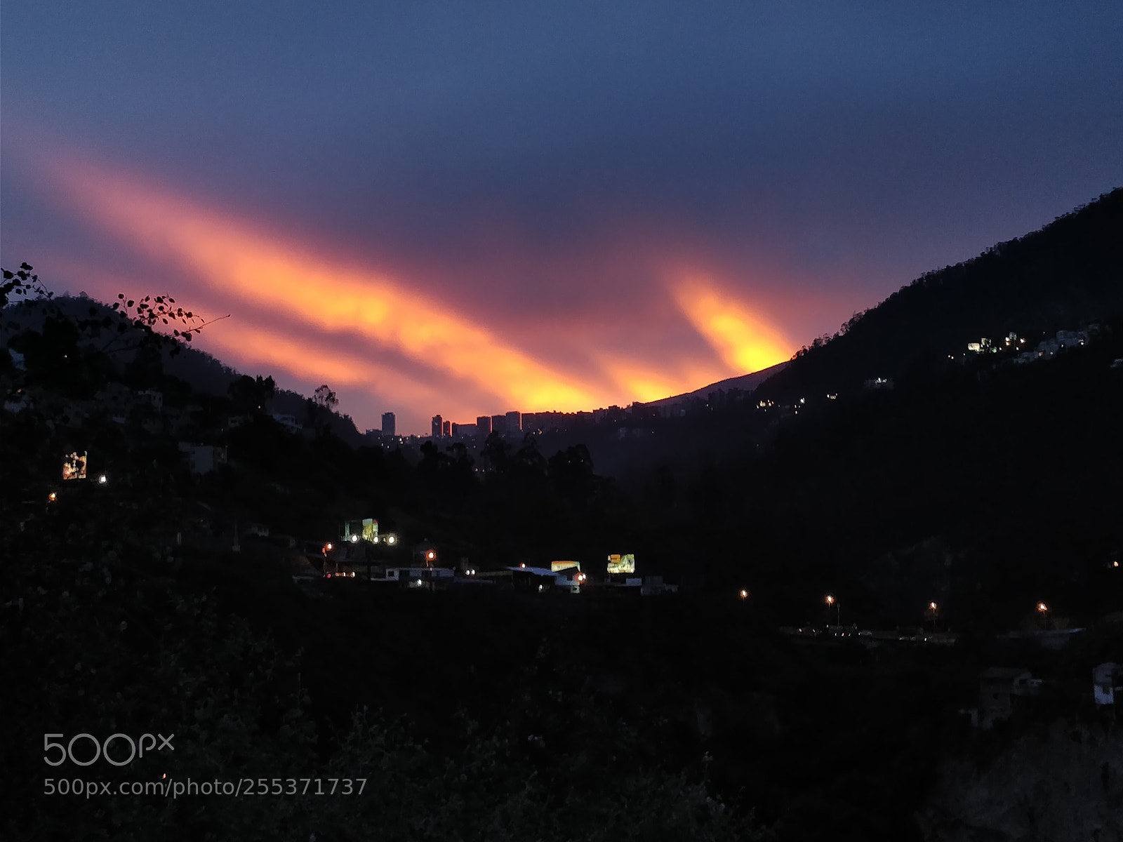 OnePlus 5T sample photo. The sky like a photography