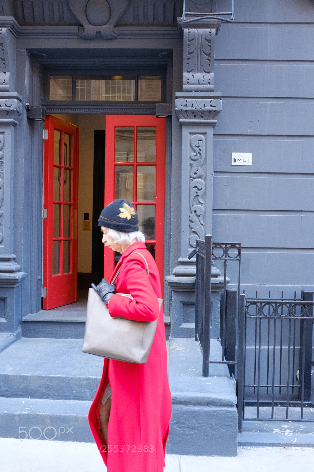 Fujifilm X100F sample photo. April 2018 street photography