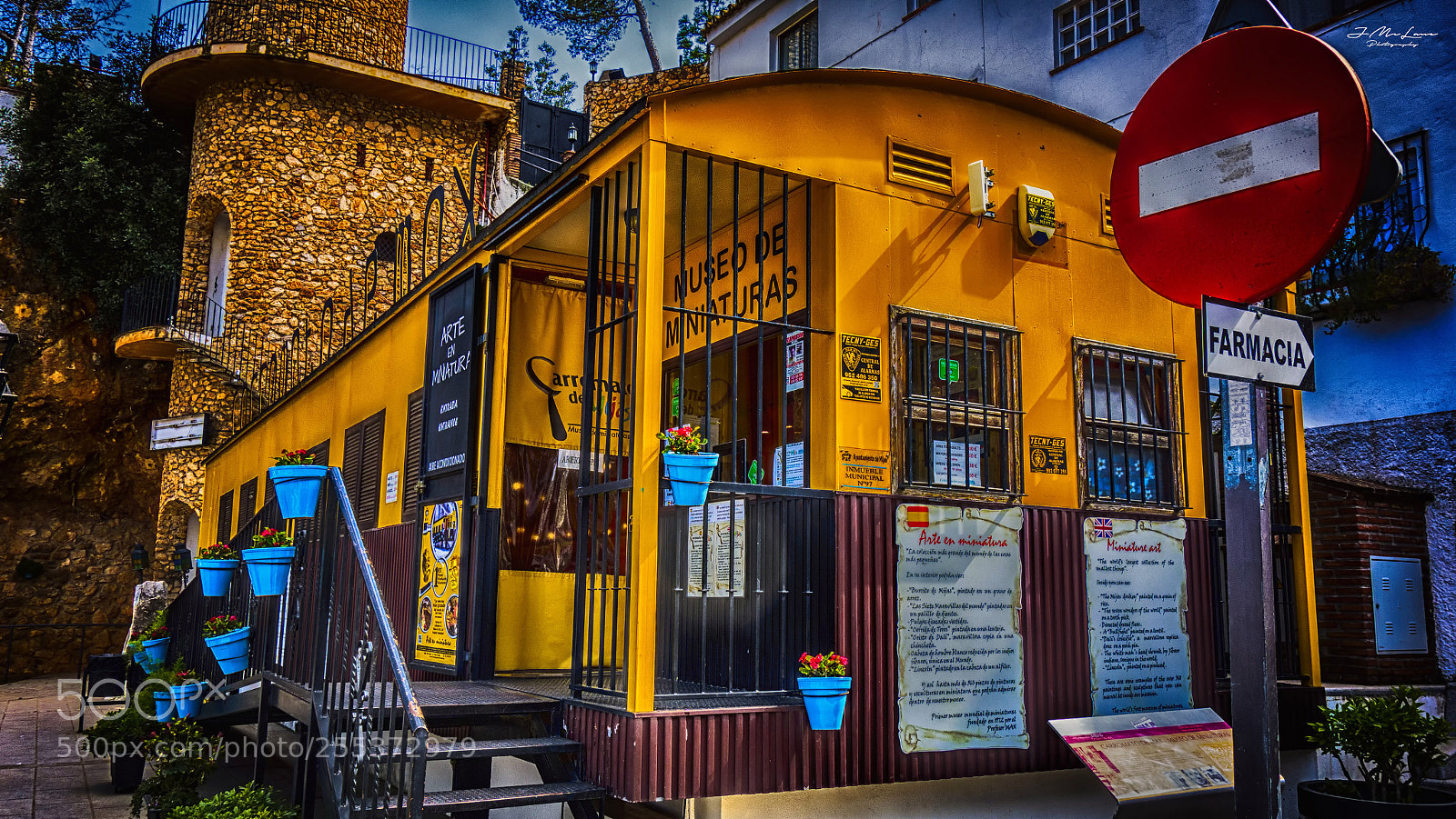 Sony Cyber-shot DSC-RX100 sample photo. My yellow museum. photography